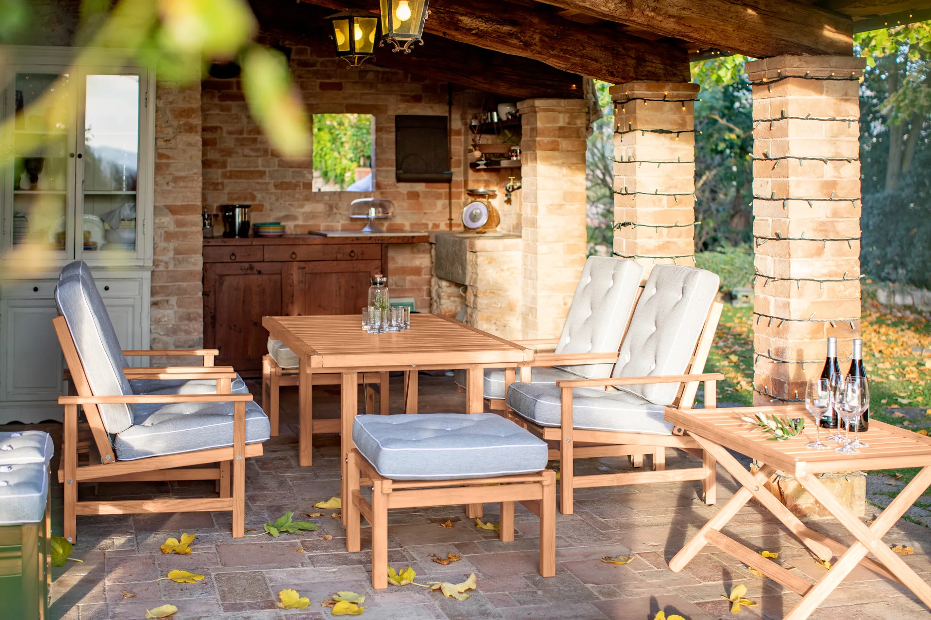 92 오토만, Redwood Fri Form