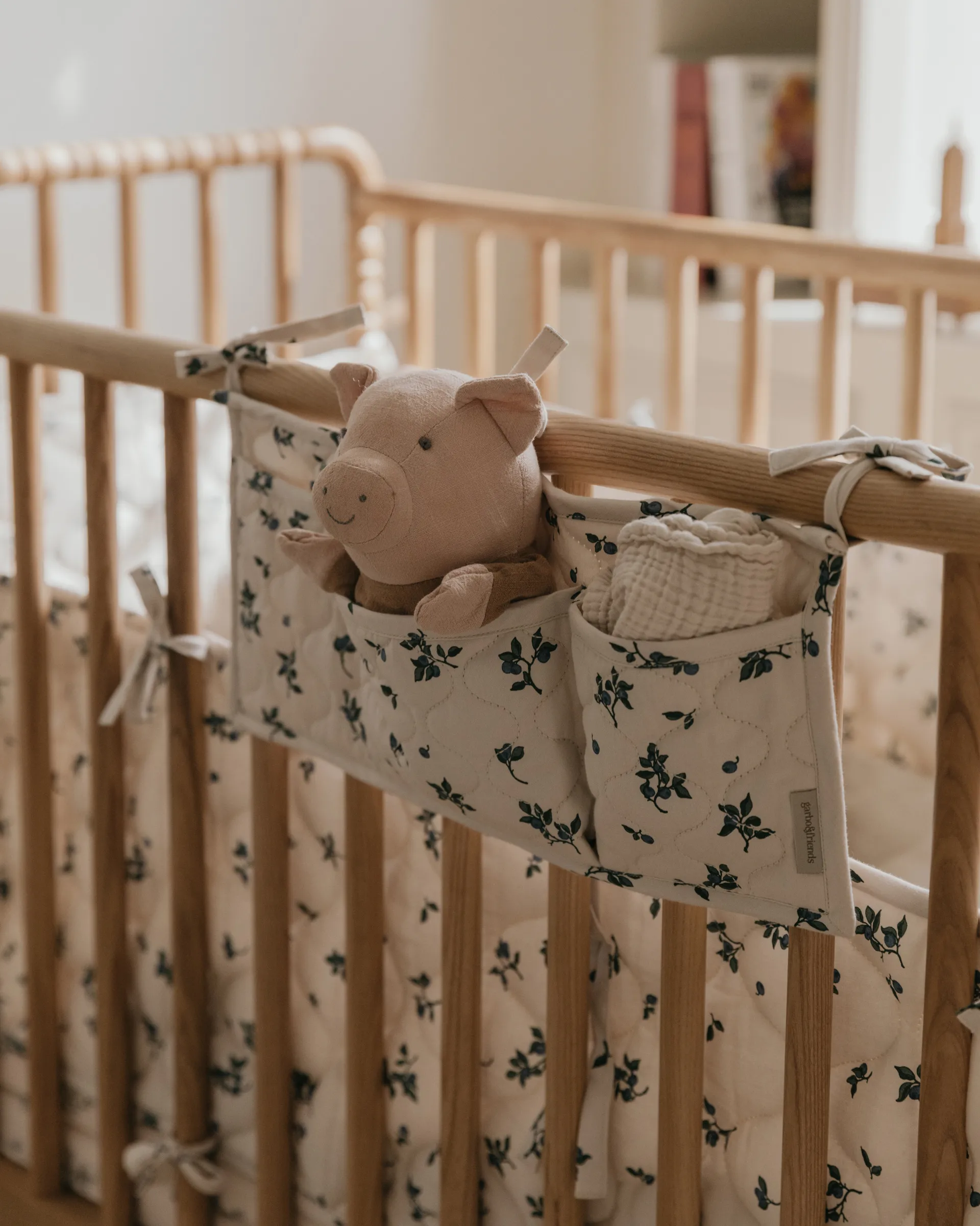 블루베리 새틴 퀼팅 베드 포켓, 18x43 cm Garbo&Friends | 가르보앤프랜즈