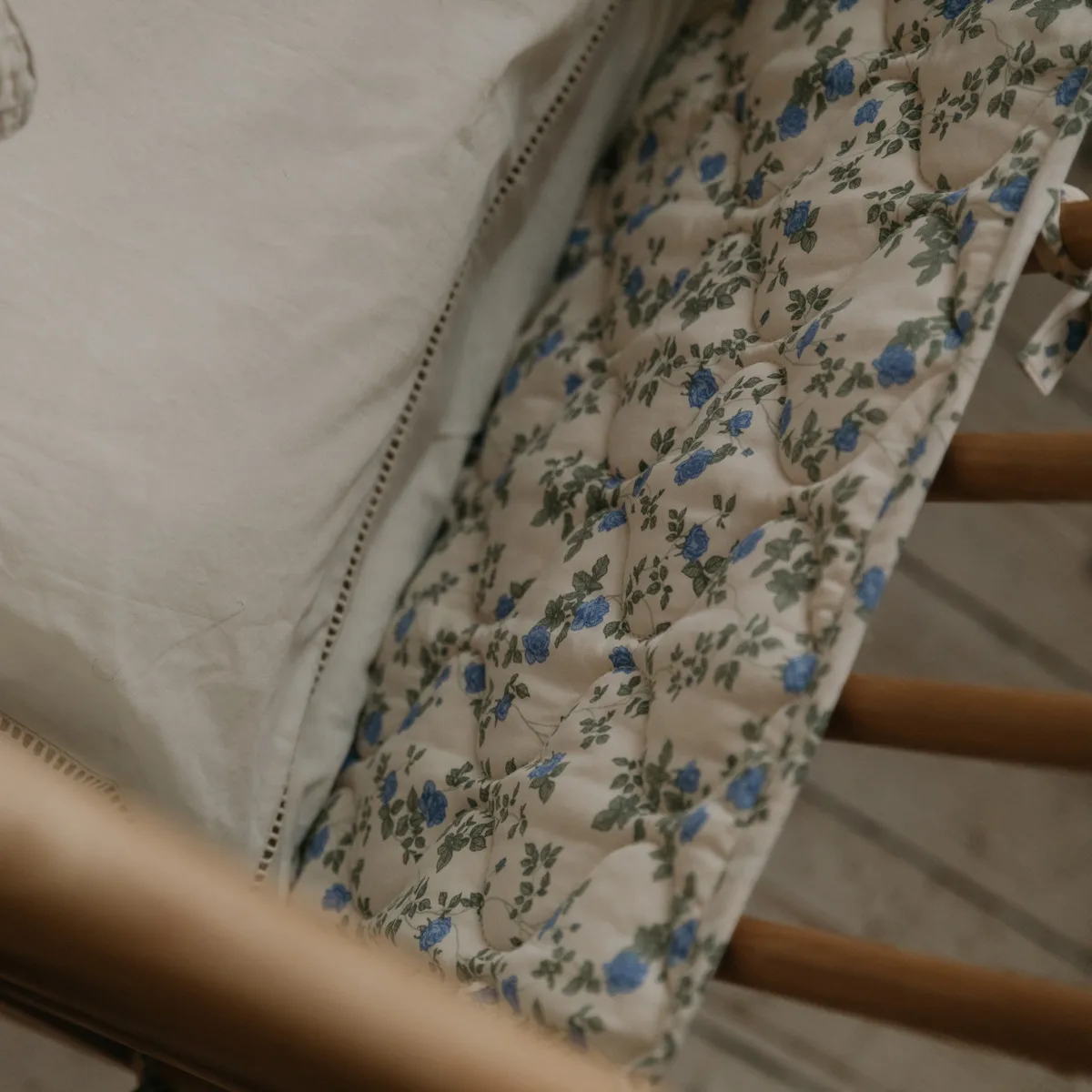 데인티 새틴 퀼티드 크립 범퍼, 30x360 cm Garbo&Friends | 가르보앤프랜즈