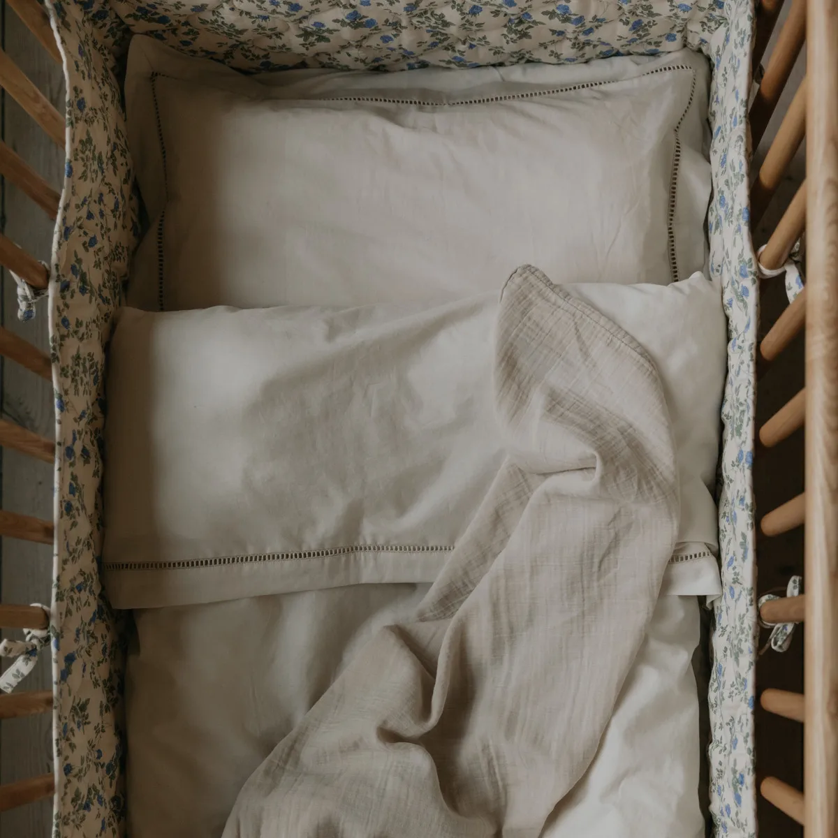 데인티 새틴 퀼티드 크립 범퍼, 30x360 cm Garbo&Friends | 가르보앤프랜즈