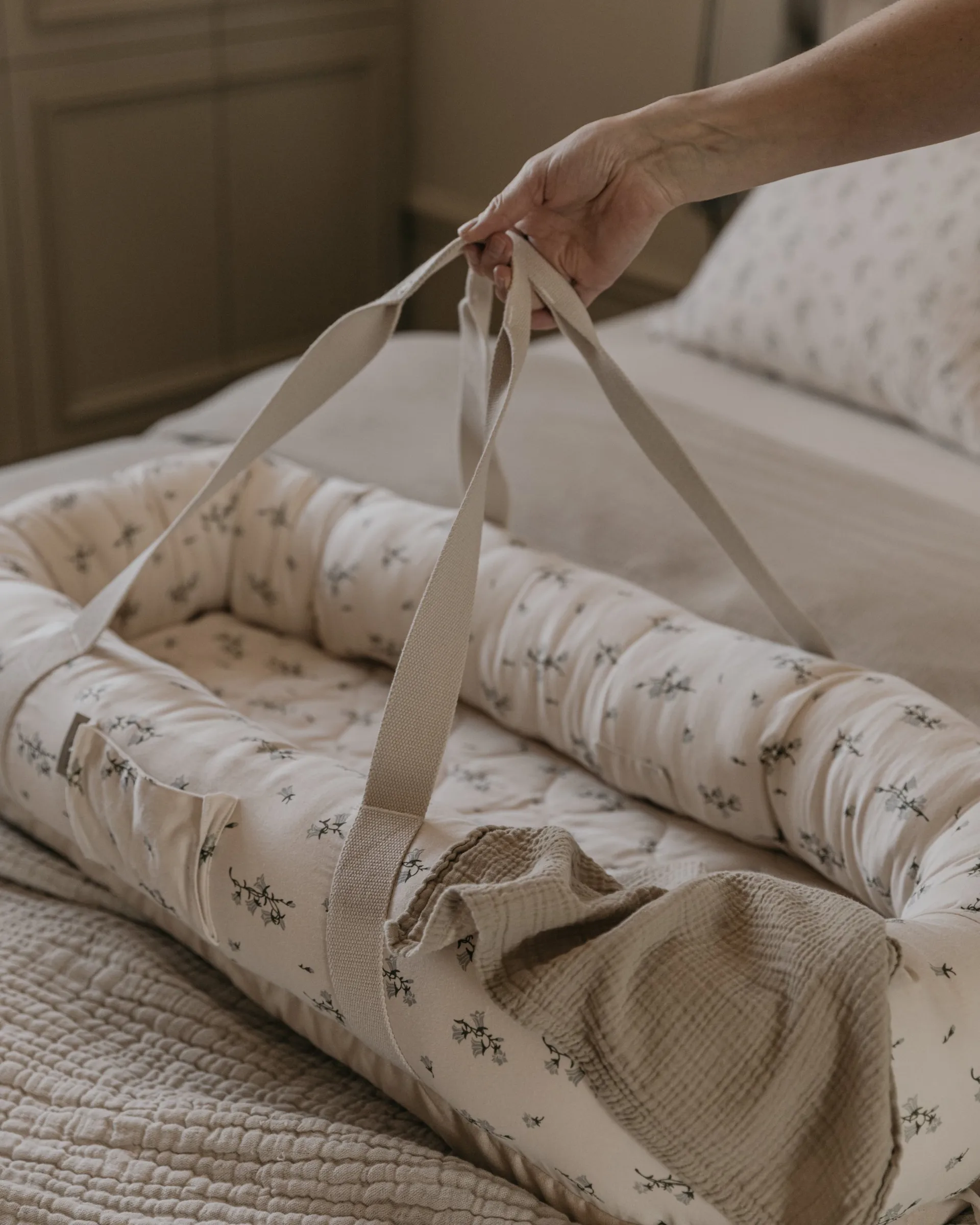 블루벨 새틴 퀼팅 베이비 네스트, 43x87x16 cm Garbo&Friends | 가르보앤프랜즈