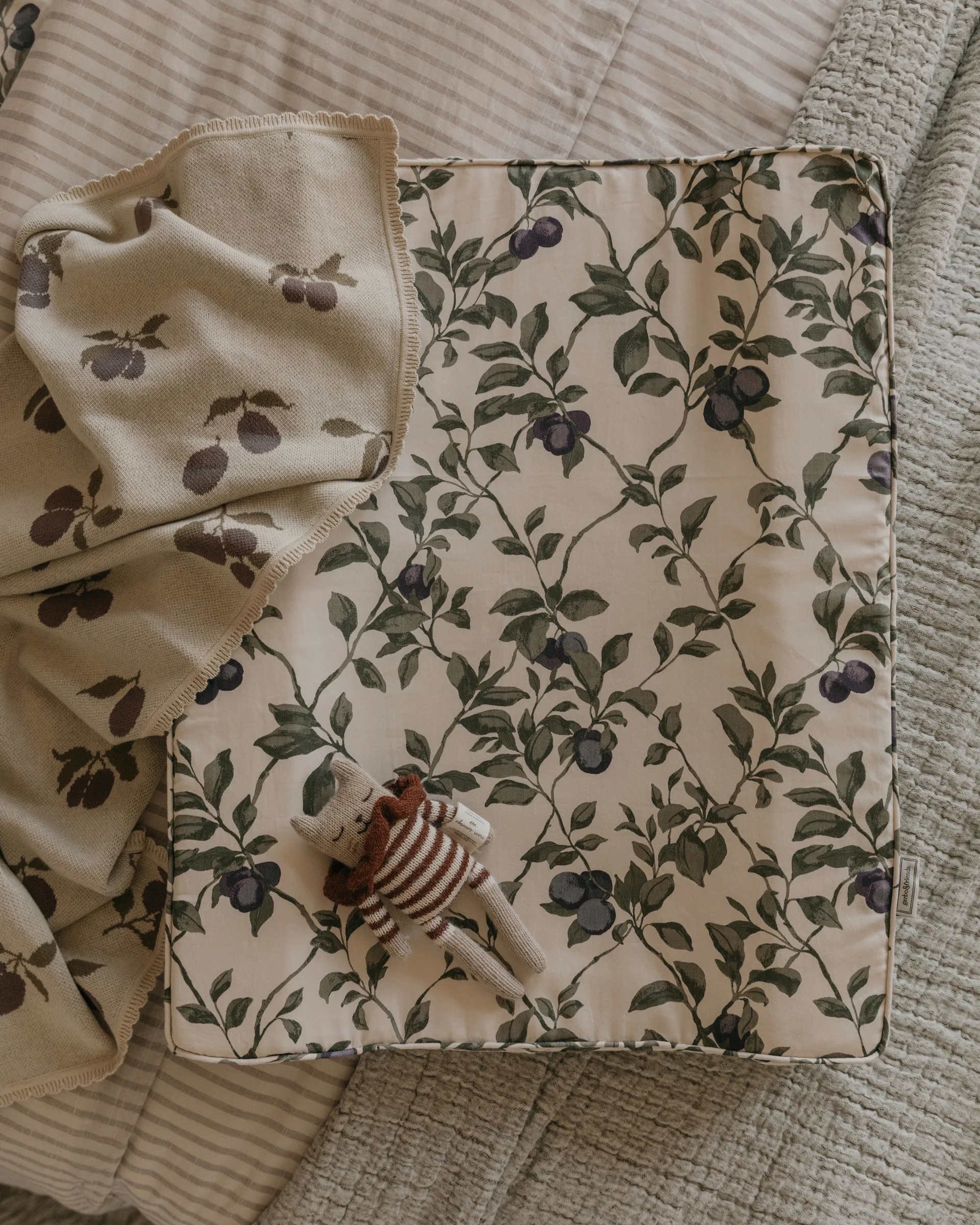 플럼 새틴 기저귀 갈이 매트, 50x65x9 cm Garbo&Friends | 가르보앤프랜즈