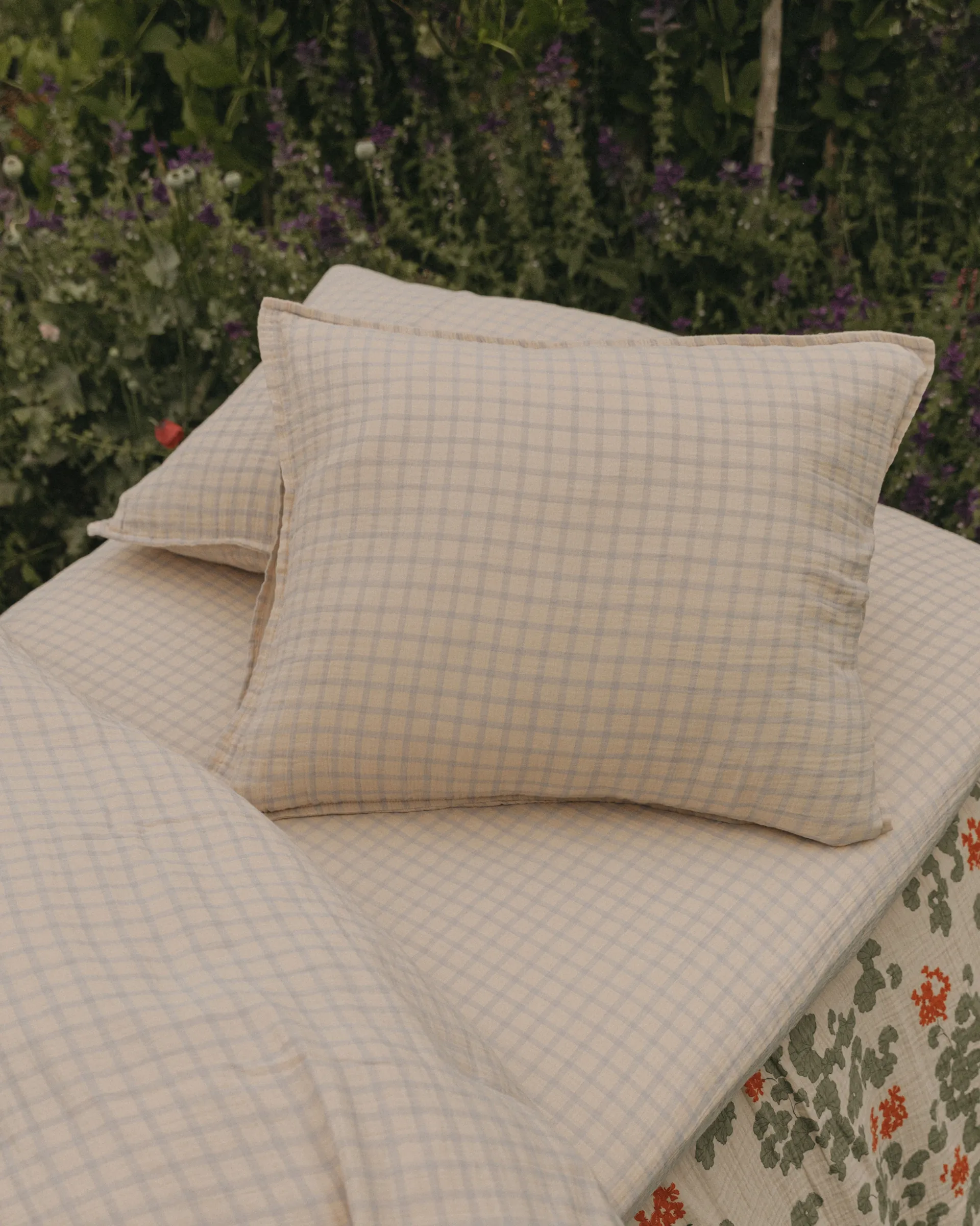 깅엄 스카이 블루 무슬린 베개 커버, 50x75 cm Garbo&Friends | 가르보앤프랜즈