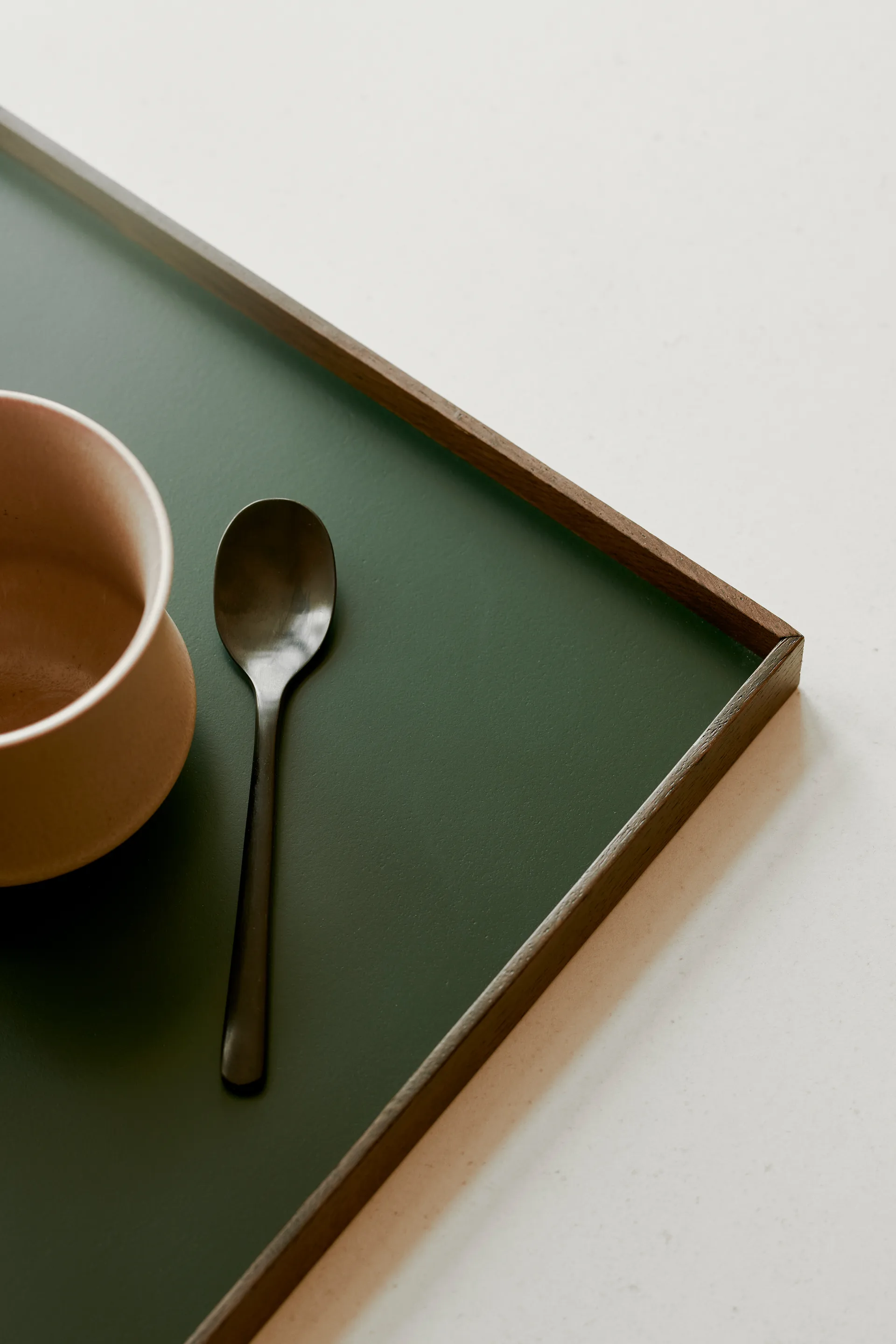 프레임 트레이 라지 35.5x50.6 cm, Smoked oak-green Gejst | 가이스트