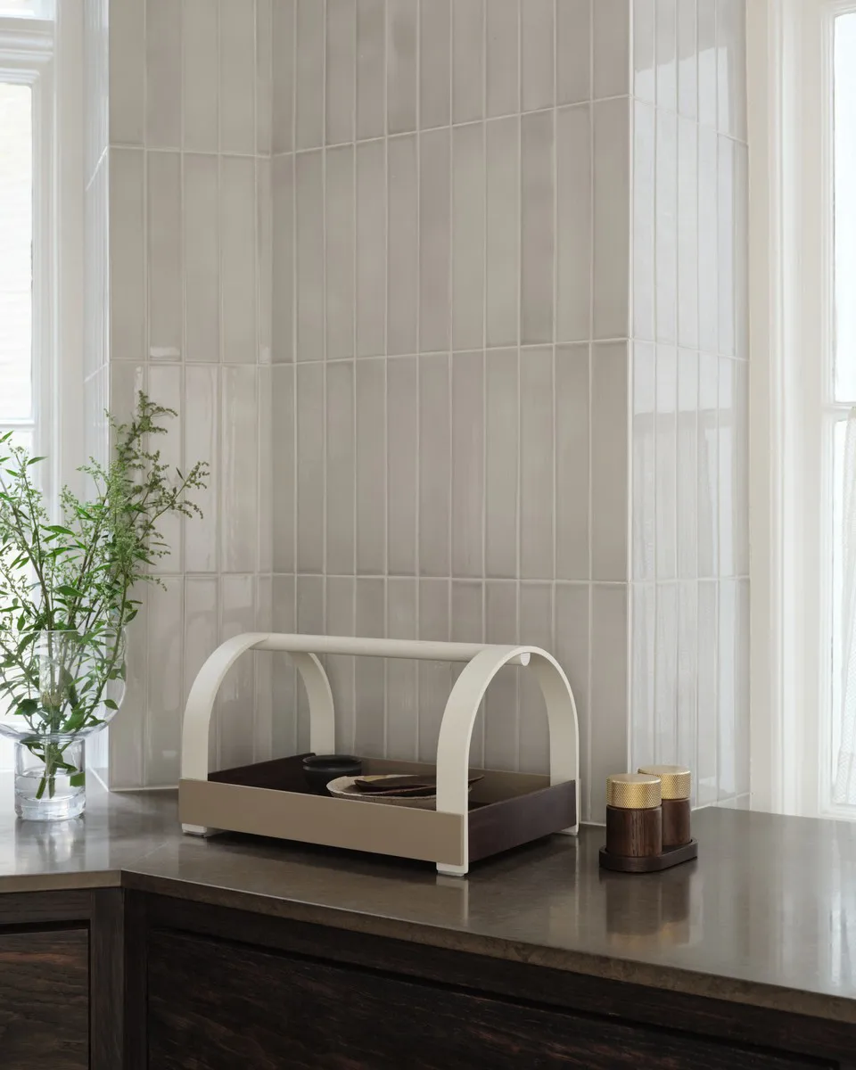 카이도 손잡이 트레이 40.5x27x23.5 cm, Dark oak-beige white Gejst | 가이스트