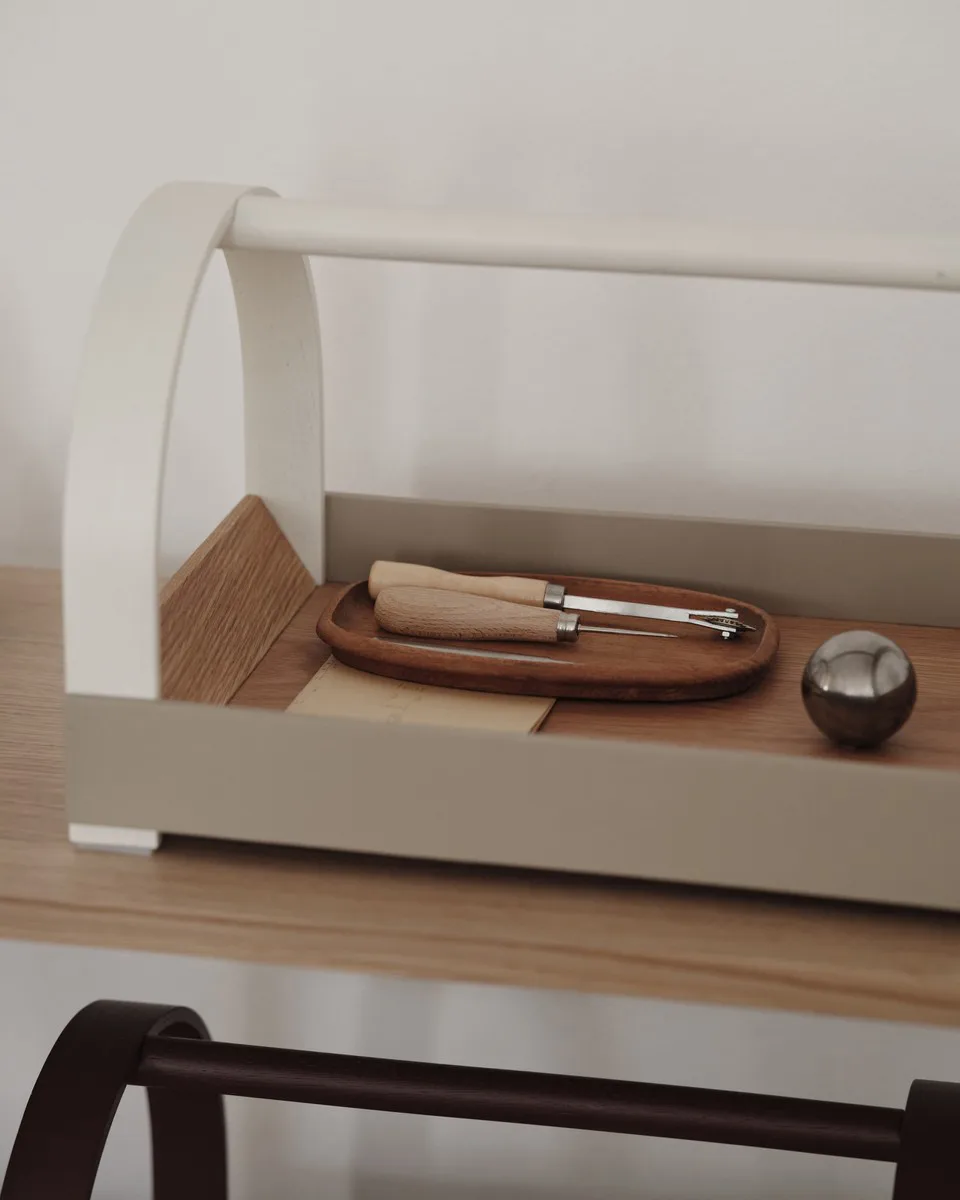 카이도 손잡이 트레이 40.5x27x23.5 cm, Oak-beige white Gejst | 가이스트