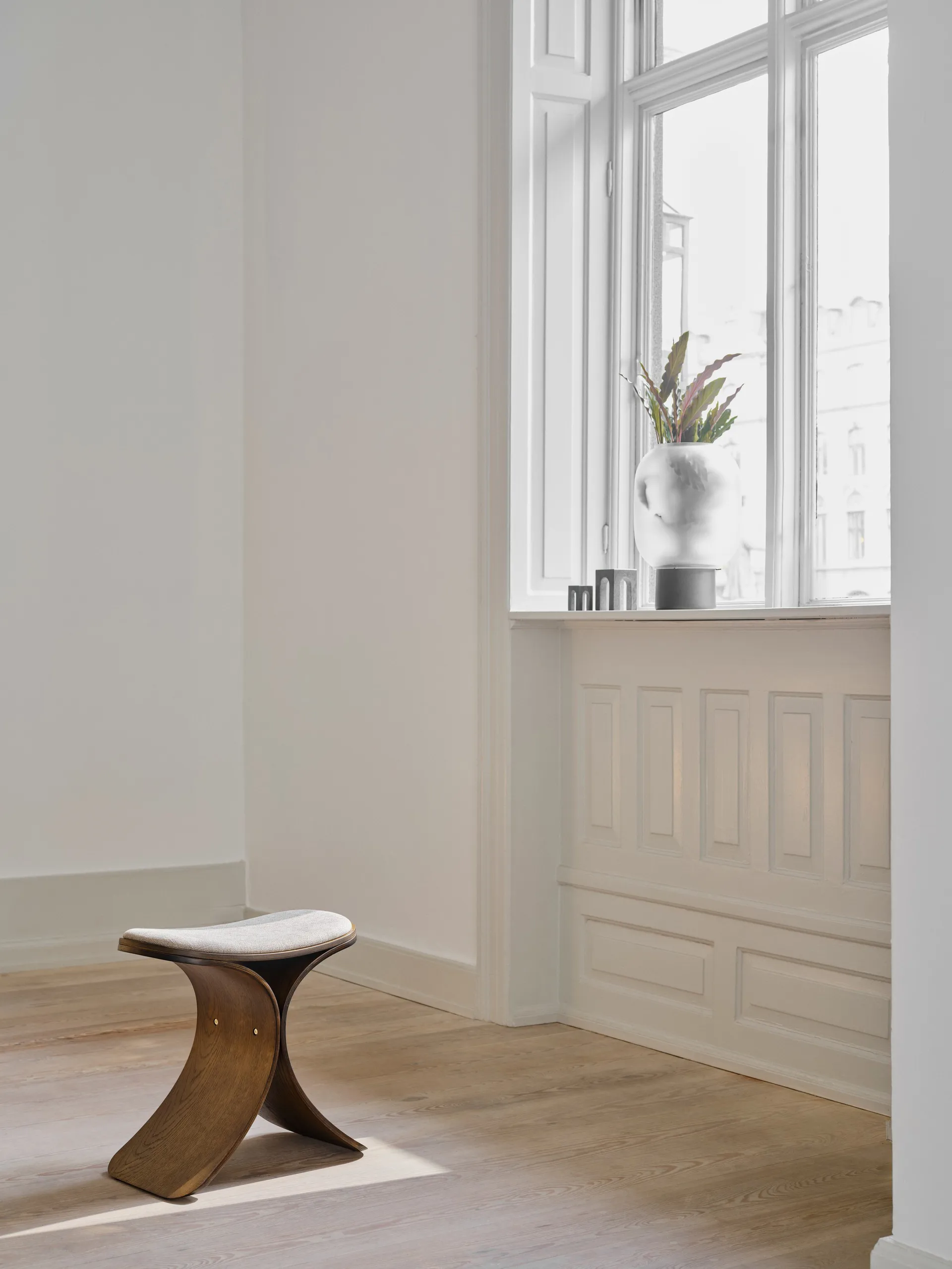 루노 스툴 48x28x72 cm, Dark oak–dark beige textile Gejst | 가이스트