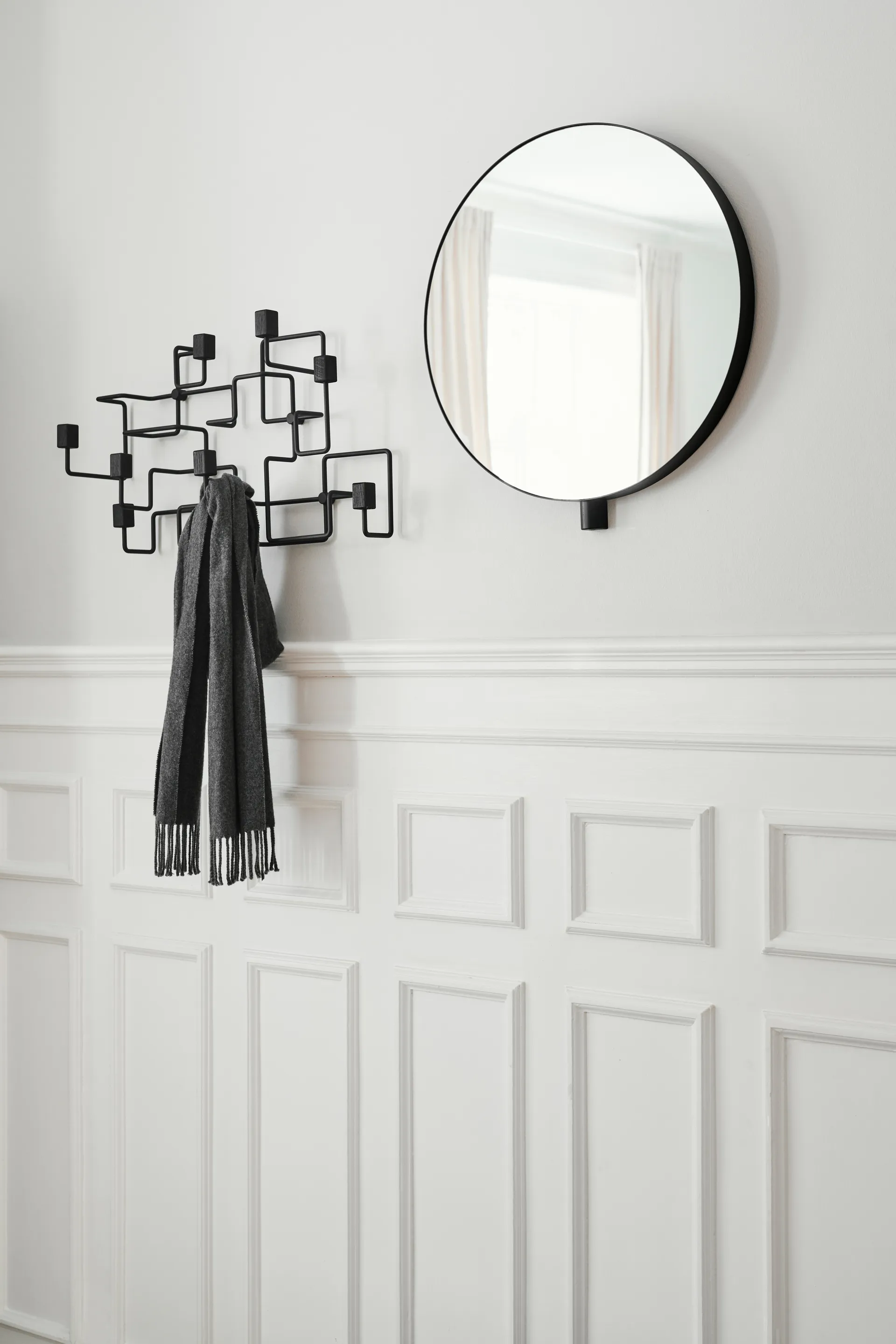 언더그라운드 행거, Black-black stained oak Gejst | 가이스트