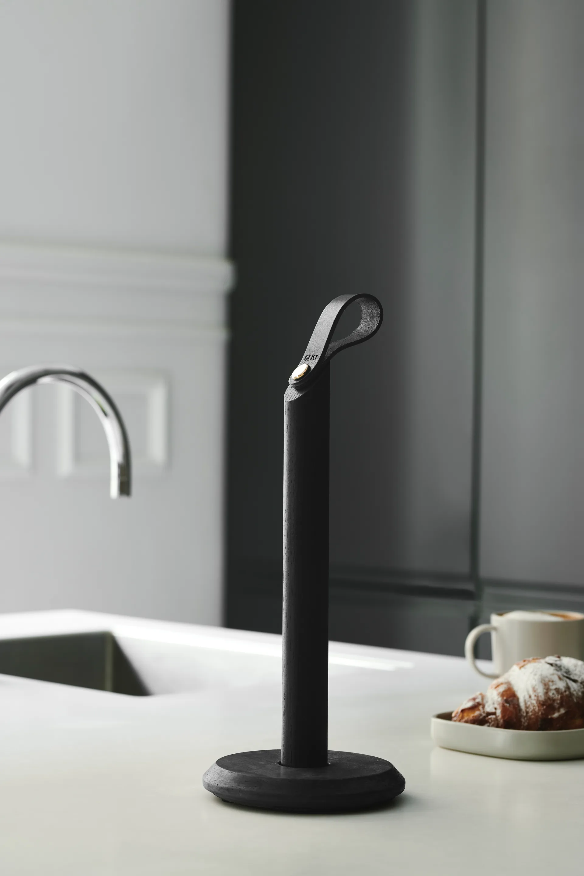 그랩 키친 페이퍼 홀더, Black oiled oak Gejst | 가이스트