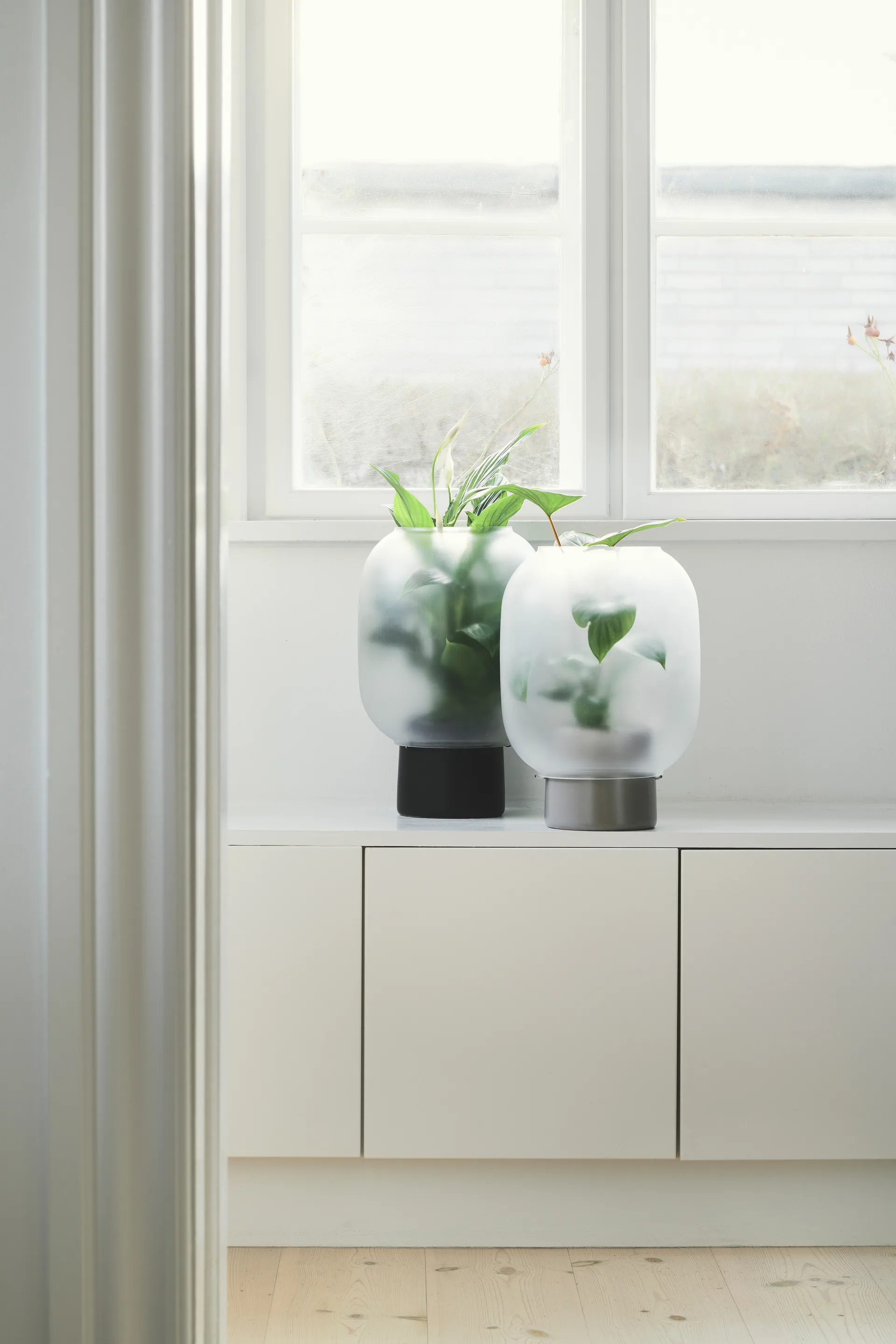 Nebl 플라워 팟 & 프로스티드 유리 Ø26 cm, Black Gejst | 가이스트