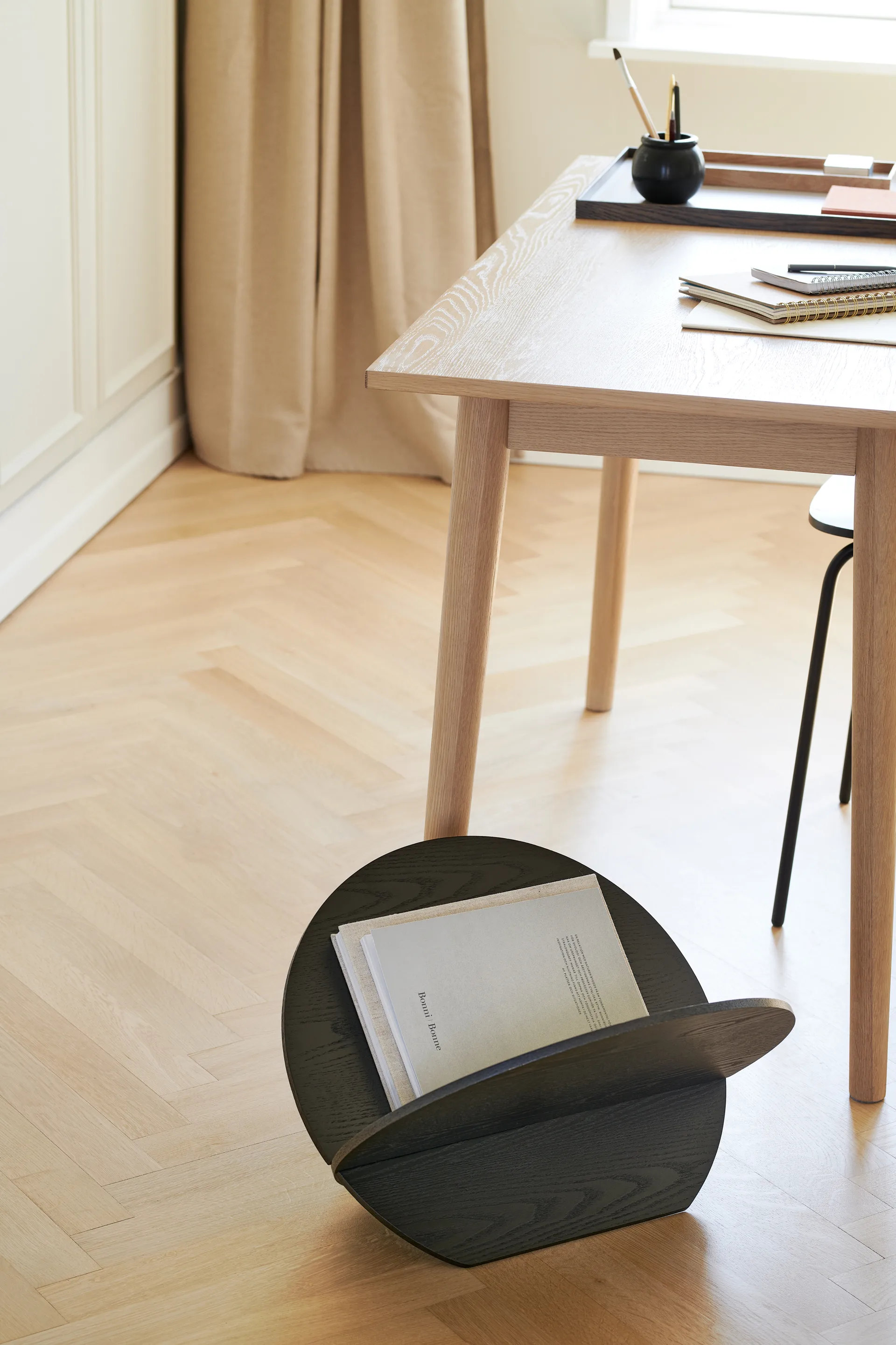 Silia 뉴스페이퍼 스탠드, Black box Gejst | 가이스트