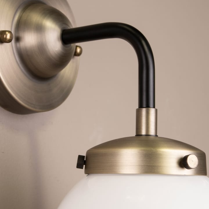 앨리 1 벽 조명 IP44, Antique brass-white Globen Lighting | 글로벤라이팅