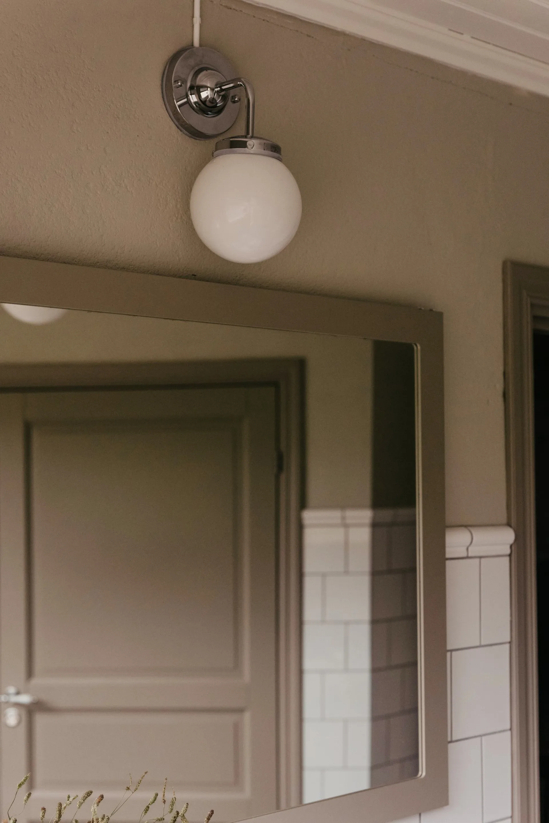 앨리 1 벽 조명 IP44, Chrome-white Globen Lighting | 글로벤라이팅