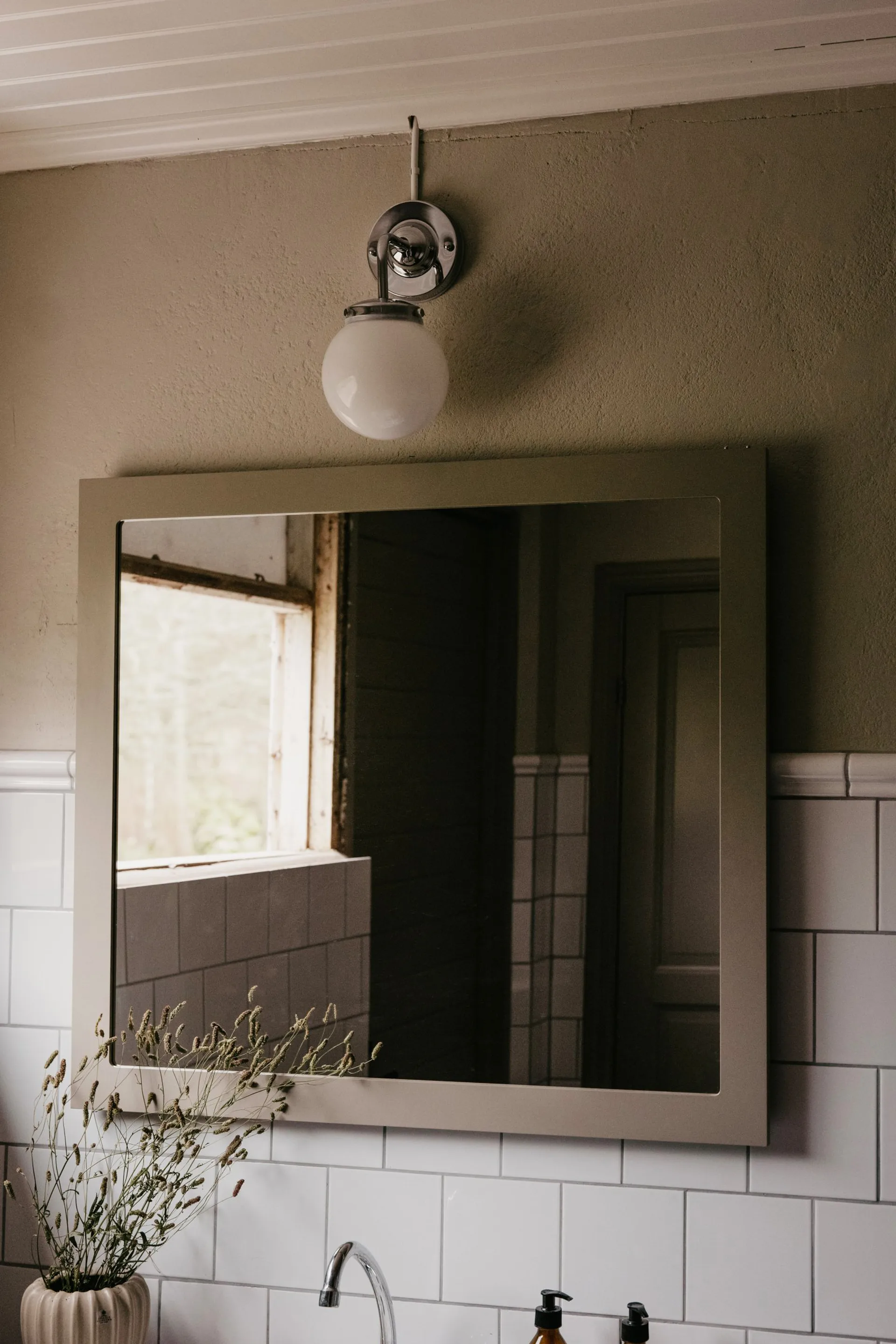 앨리 1 벽 조명 IP44, Chrome-white Globen Lighting | 글로벤라이팅