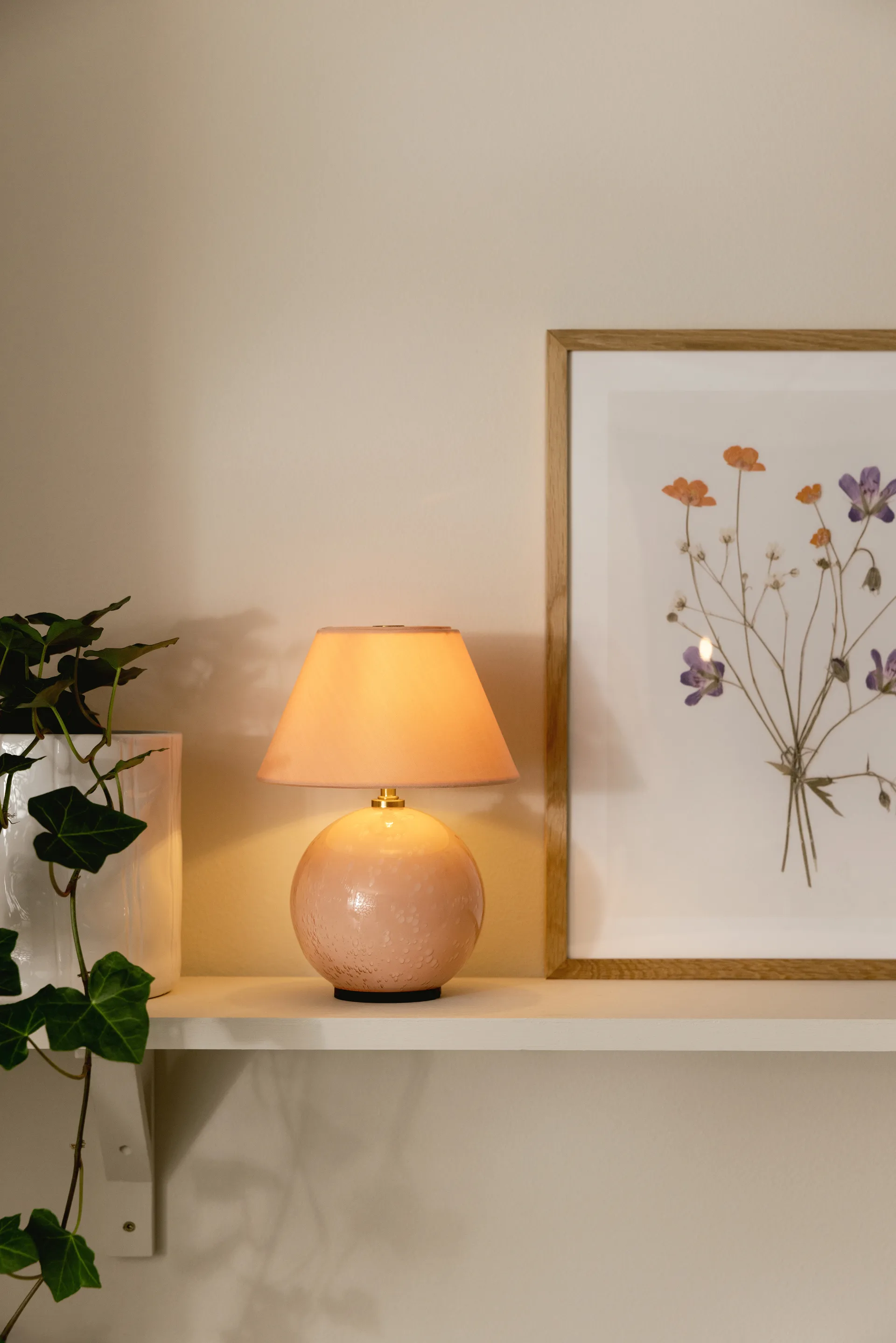 아이리스 16 포터블 테이블 램프, Blush Globen Lighting | 글로벤라이팅