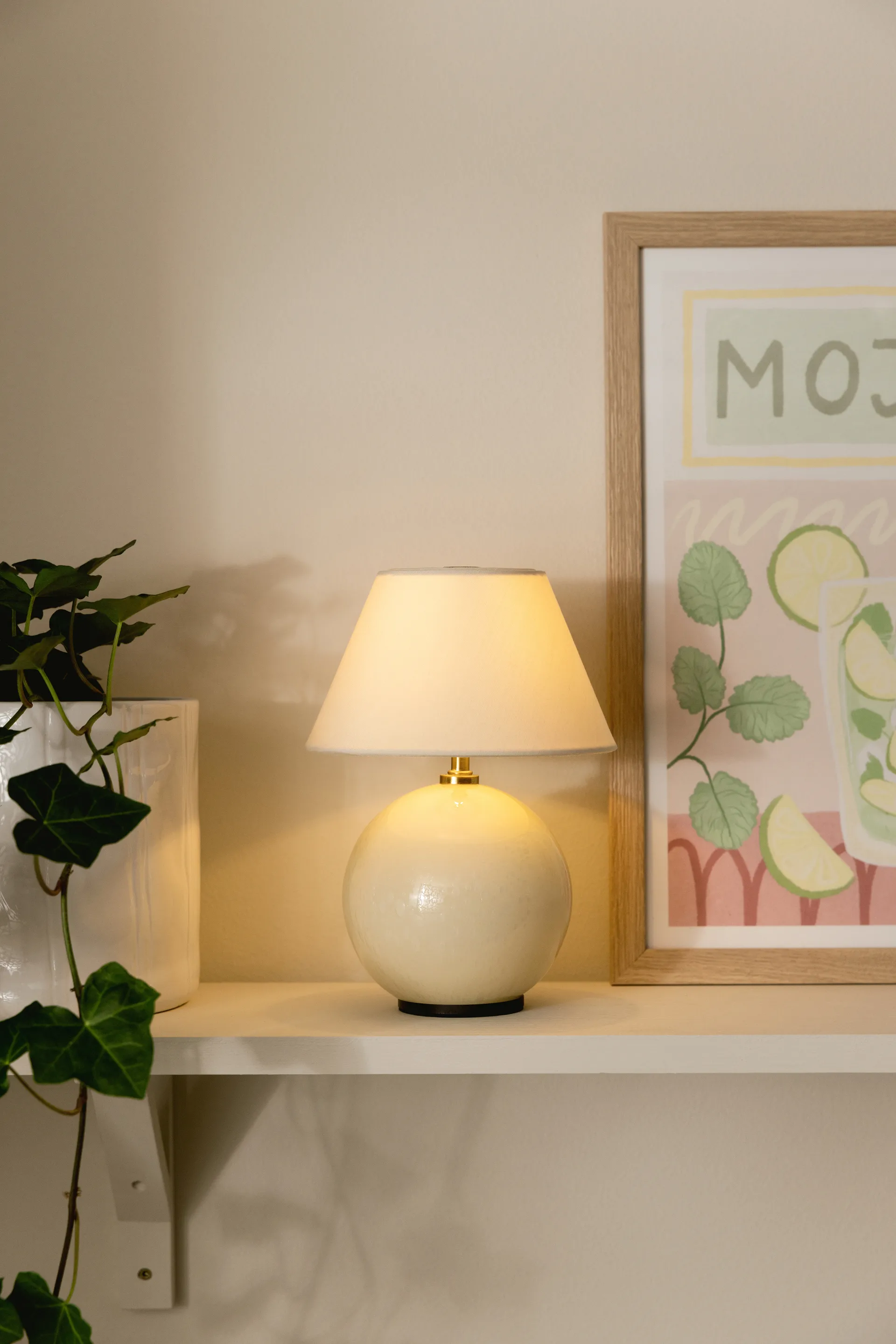 아이리스 16 포터블 테이블 램프, Cream Globen Lighting | 글로벤라이팅