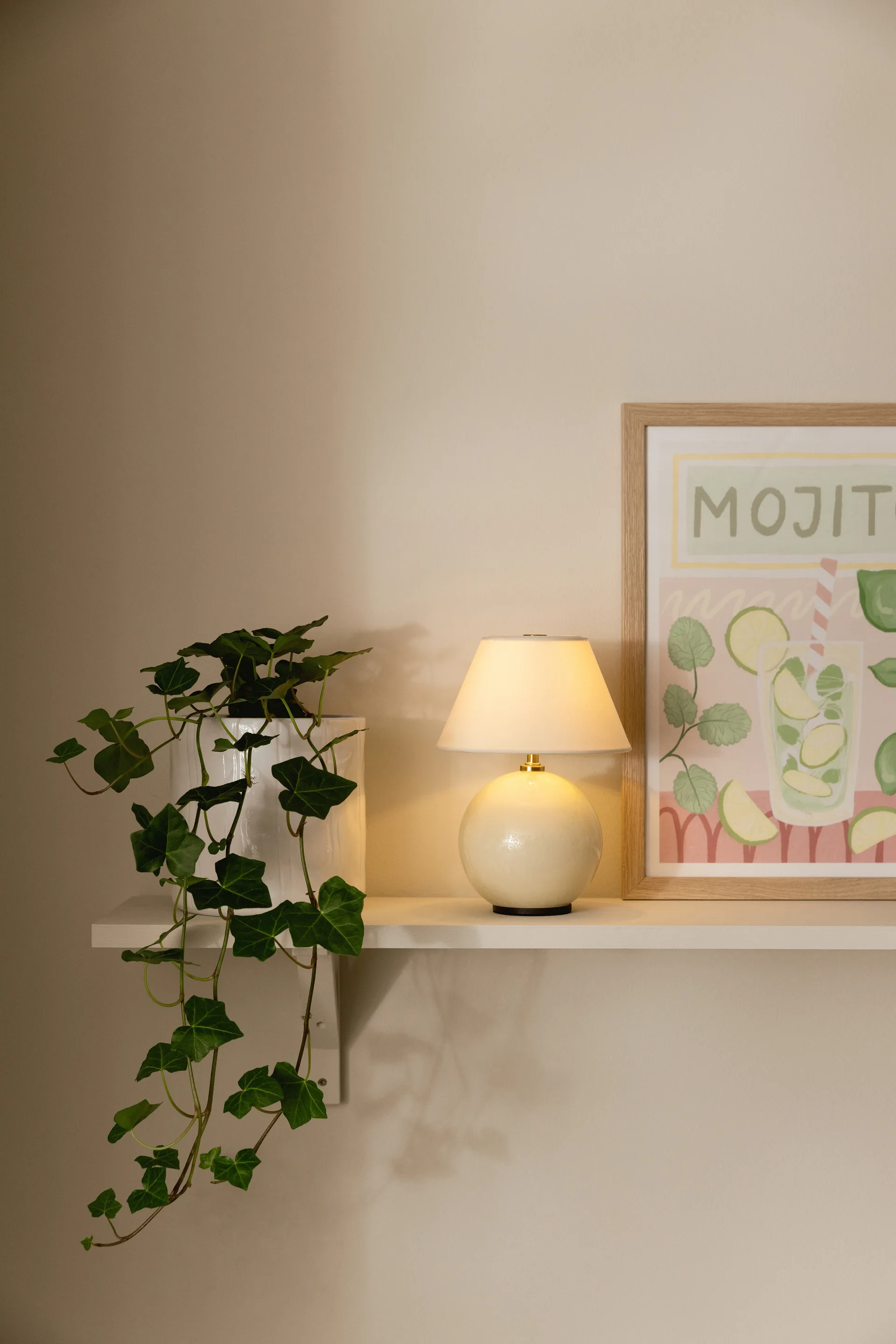 아이리스 16 포터블 테이블 램프, Cream Globen Lighting | 글로벤라이팅