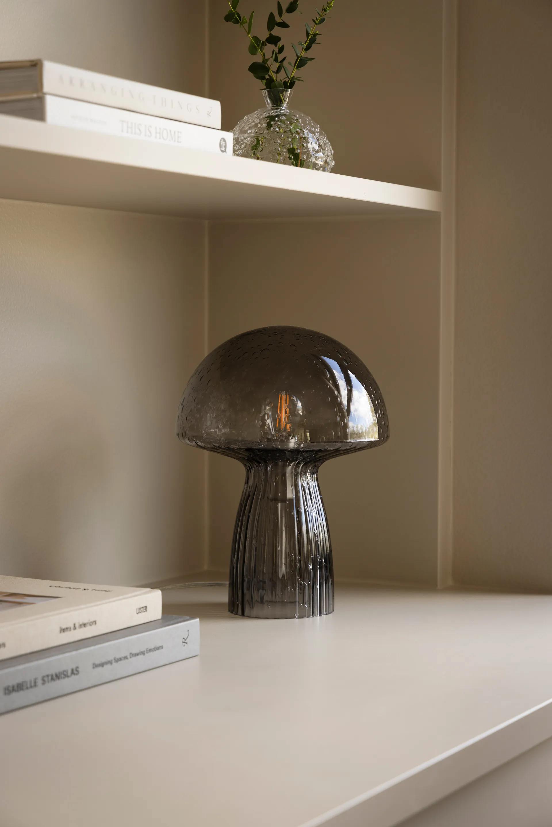 푼고 테이블 조명 스페셜 에디션 스모크, Ø22 cm, H:30 cm Globen Lighting | 글로벤라이팅