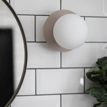 아트 데코 24 IP44 벽 조명 - Smoke/brushed brass - Globen Lighting | 글로벤라이팅