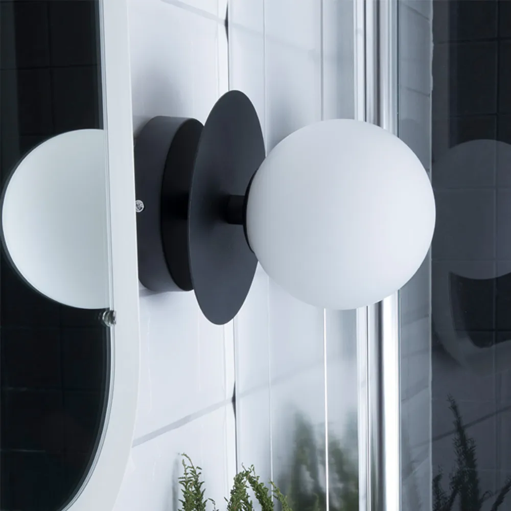 아트 데코 24 IP44 벽 조명, Smoke/brushed brass Globen Lighting | 글로벤라이팅