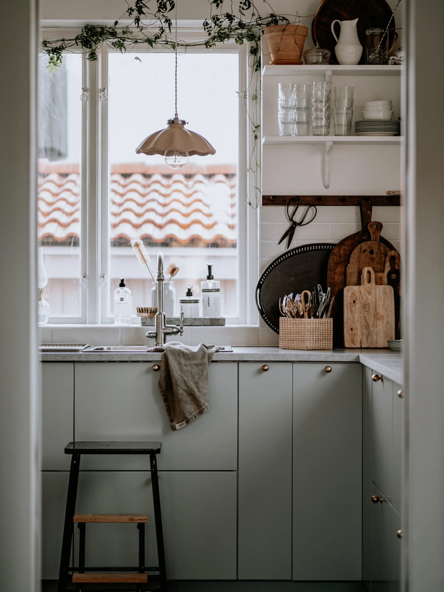 알바 펜던트 조명 Ø30 cm, Mud Globen Lighting | 글로벤라이팅