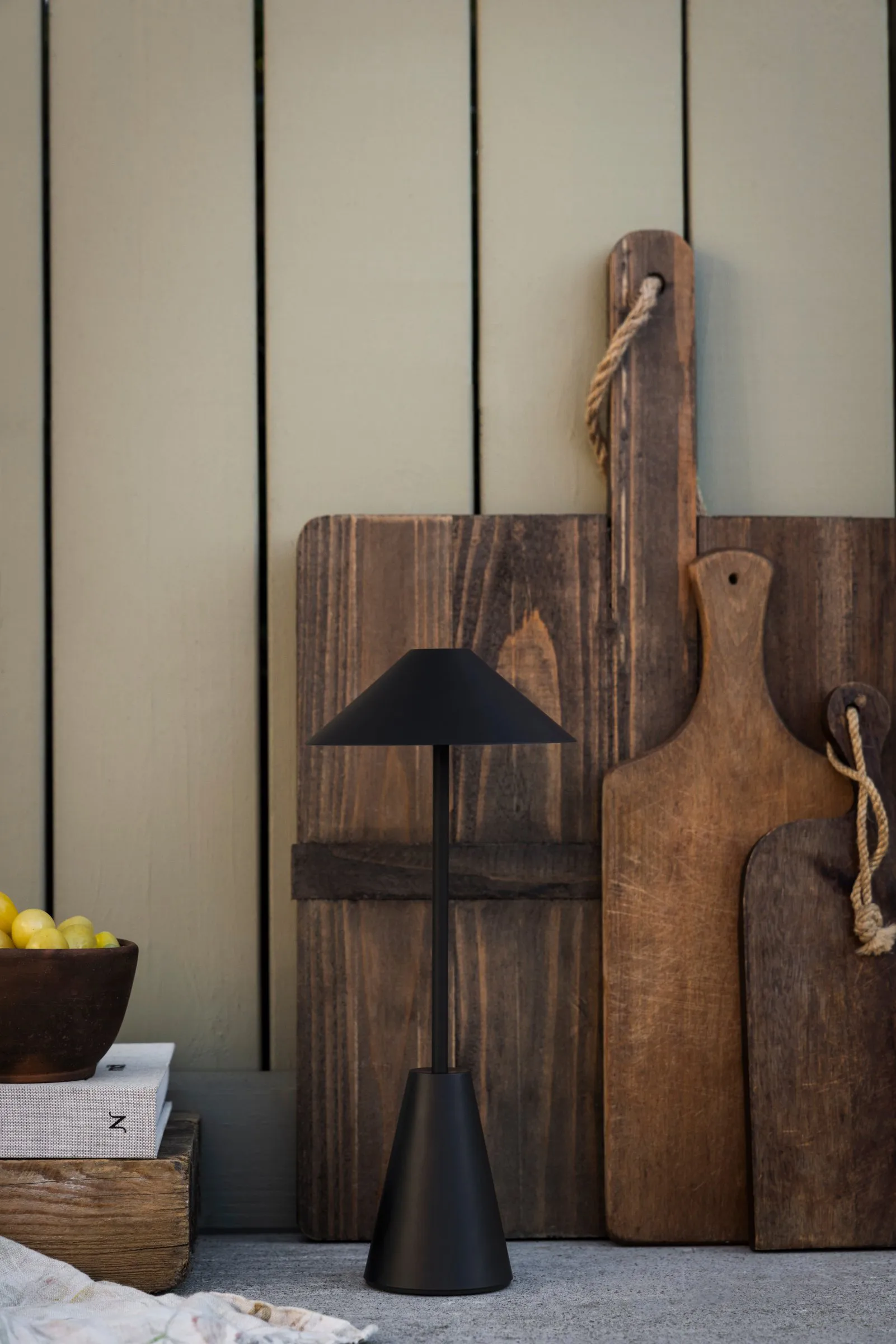 카네스 32 무선 테이블 조명, Black Globen Lighting | 글로벤라이팅