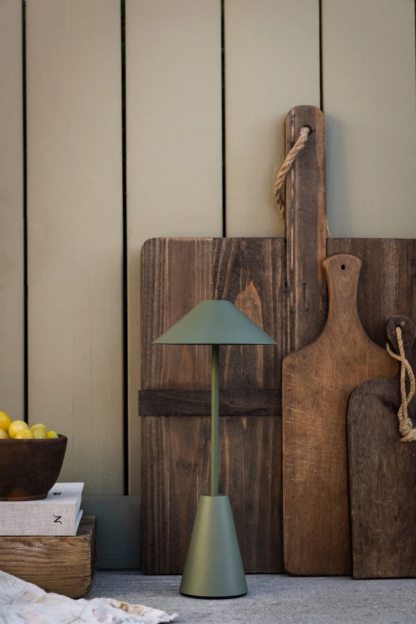 카네스 32 무선 테이블 조명, Moss green Globen Lighting | 글로벤라이팅