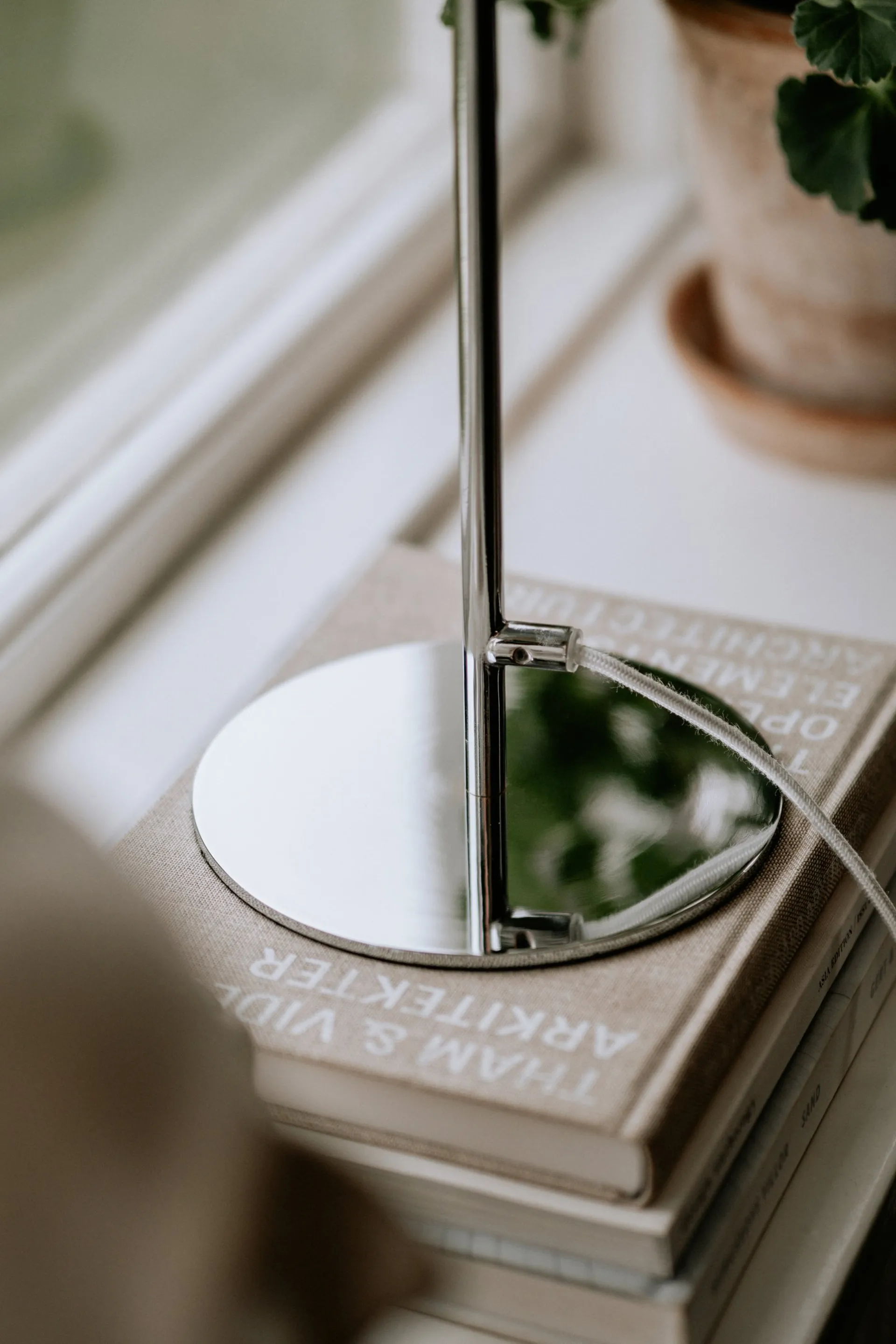 아이콘 테이블 조명 36 cm, Chrome Globen Lighting | 글로벤라이팅