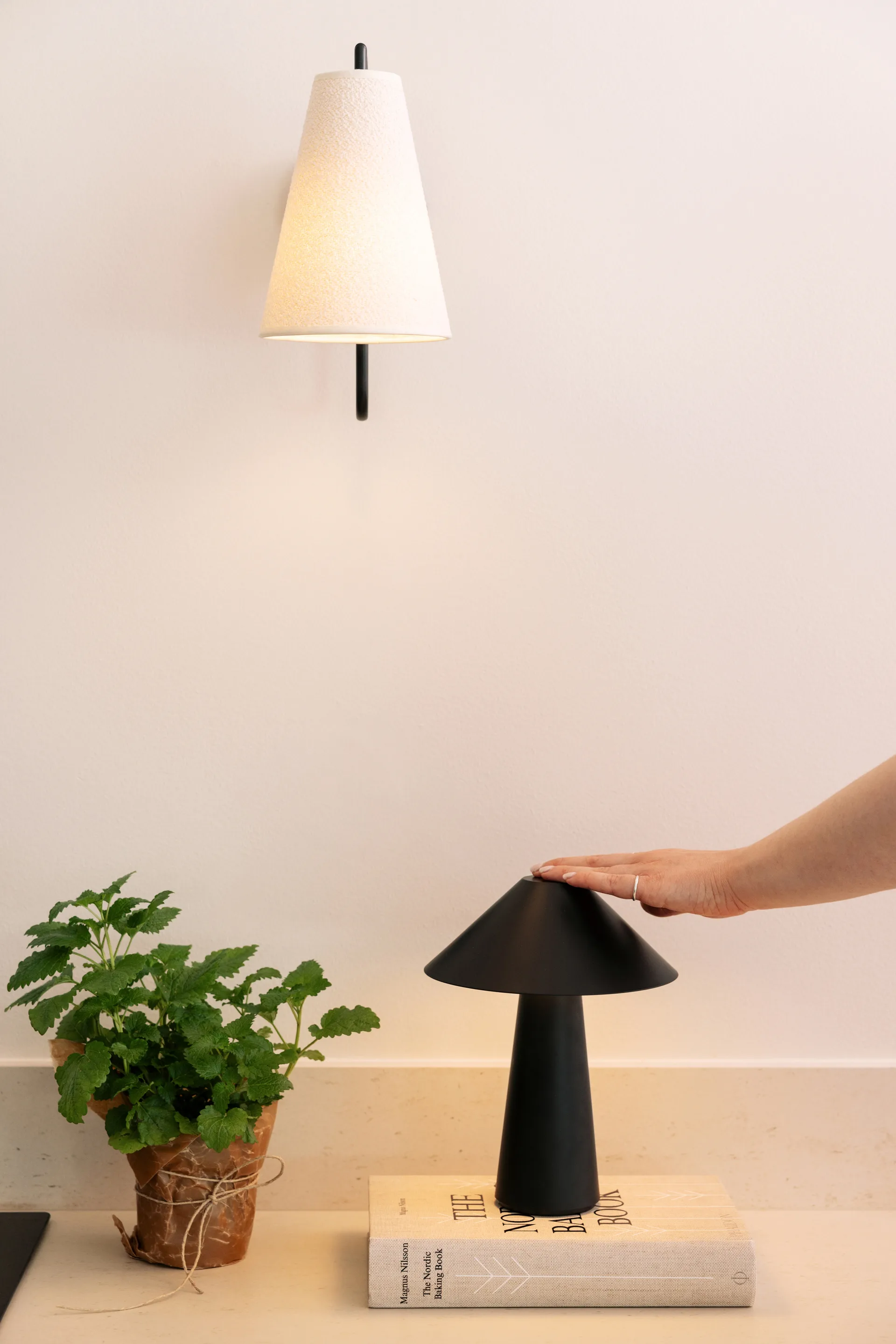 카네스 휴대용 테이블 조명, Black Globen Lighting | 글로벤라이팅