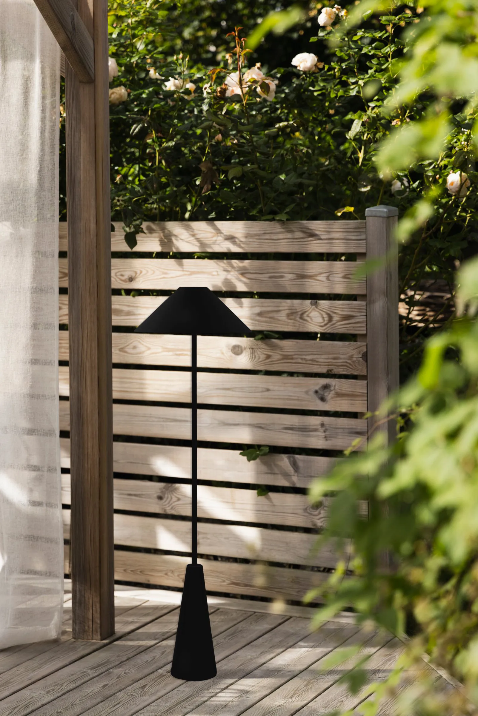 카네스 무선 플로어 조명, Black Globen Lighting | 글로벤라이팅