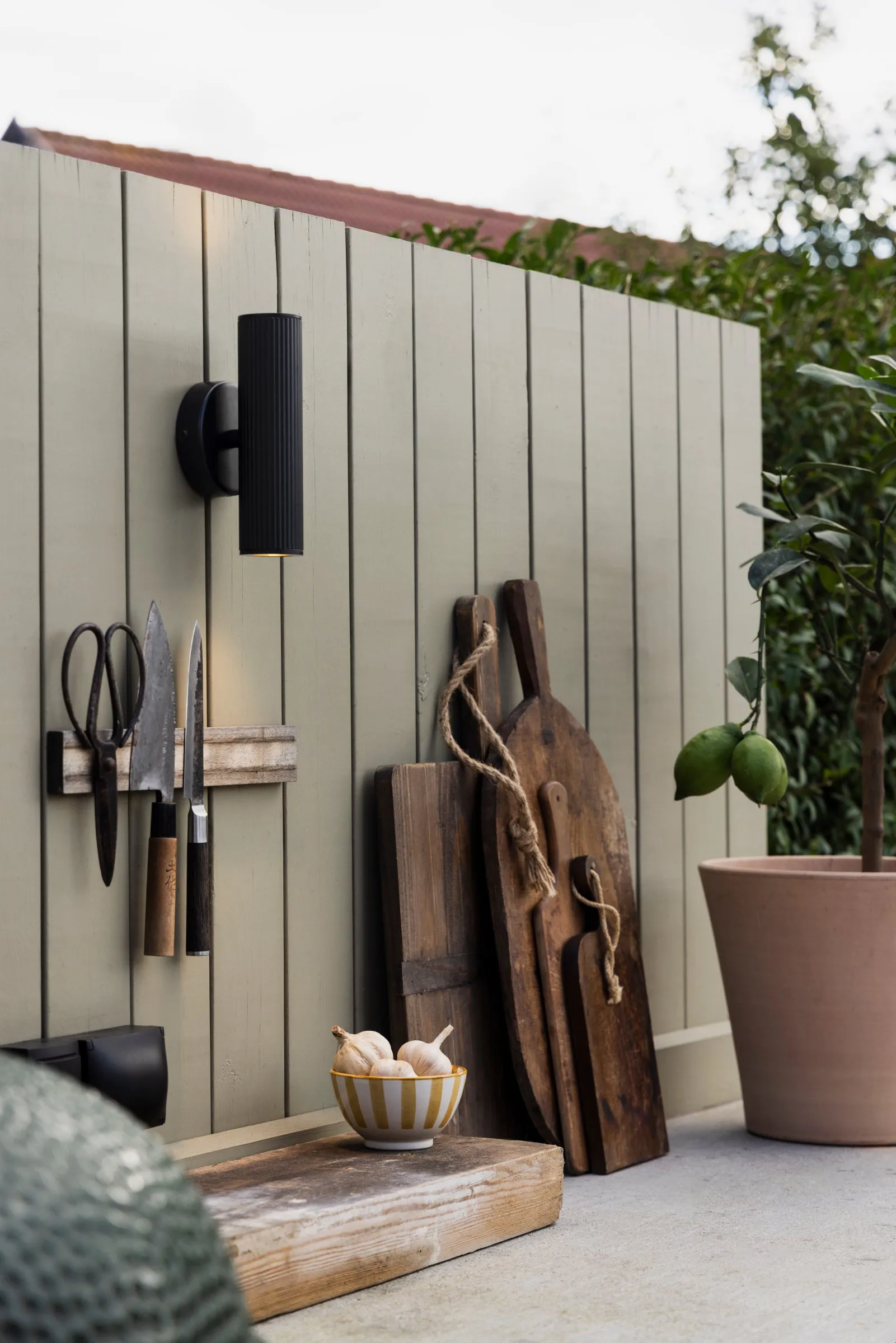 허블 업/다운 파사드 벽 조명, Black Globen Lighting | 글로벤라이팅