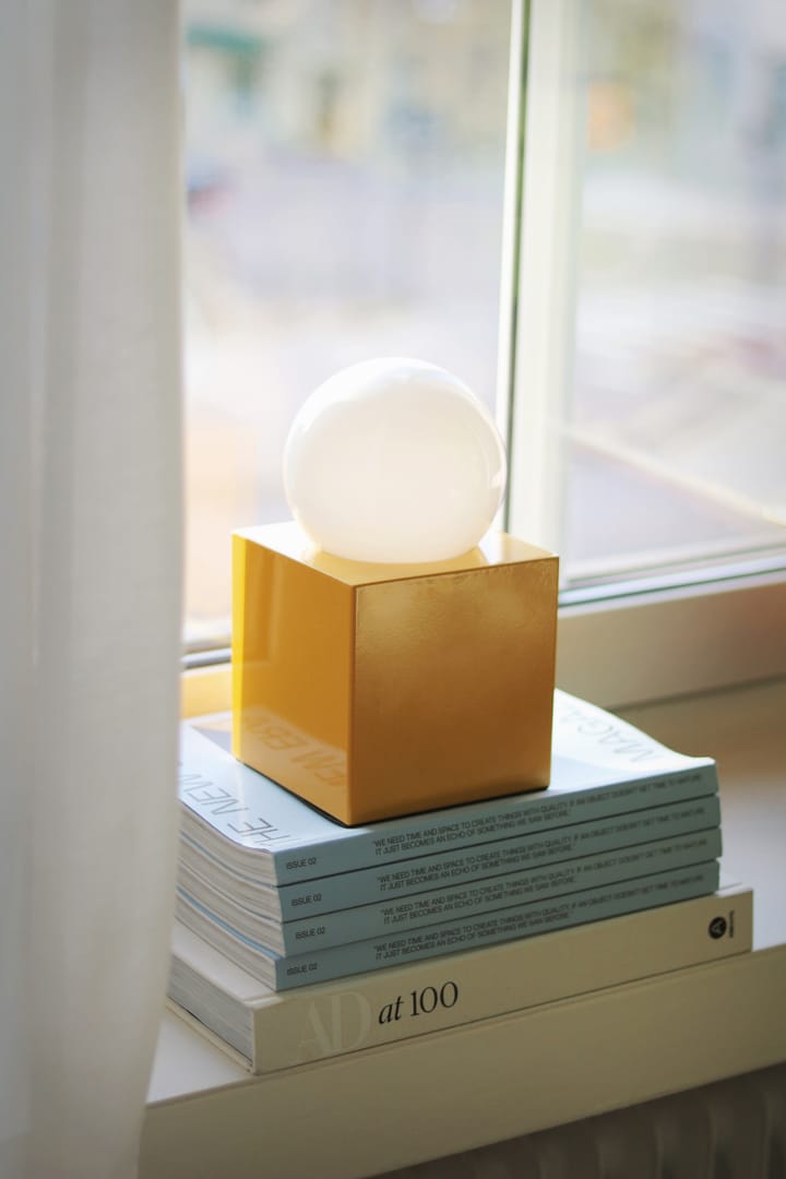 Bob 14 테이블 조명, Yellow Globen Lighting | 글로벤라이팅