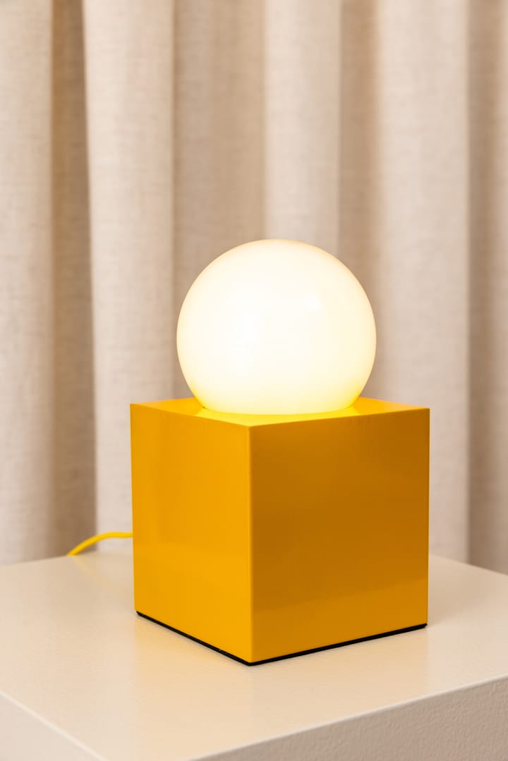 Bob 14 테이블 조명, Yellow Globen Lighting | 글로벤라이팅