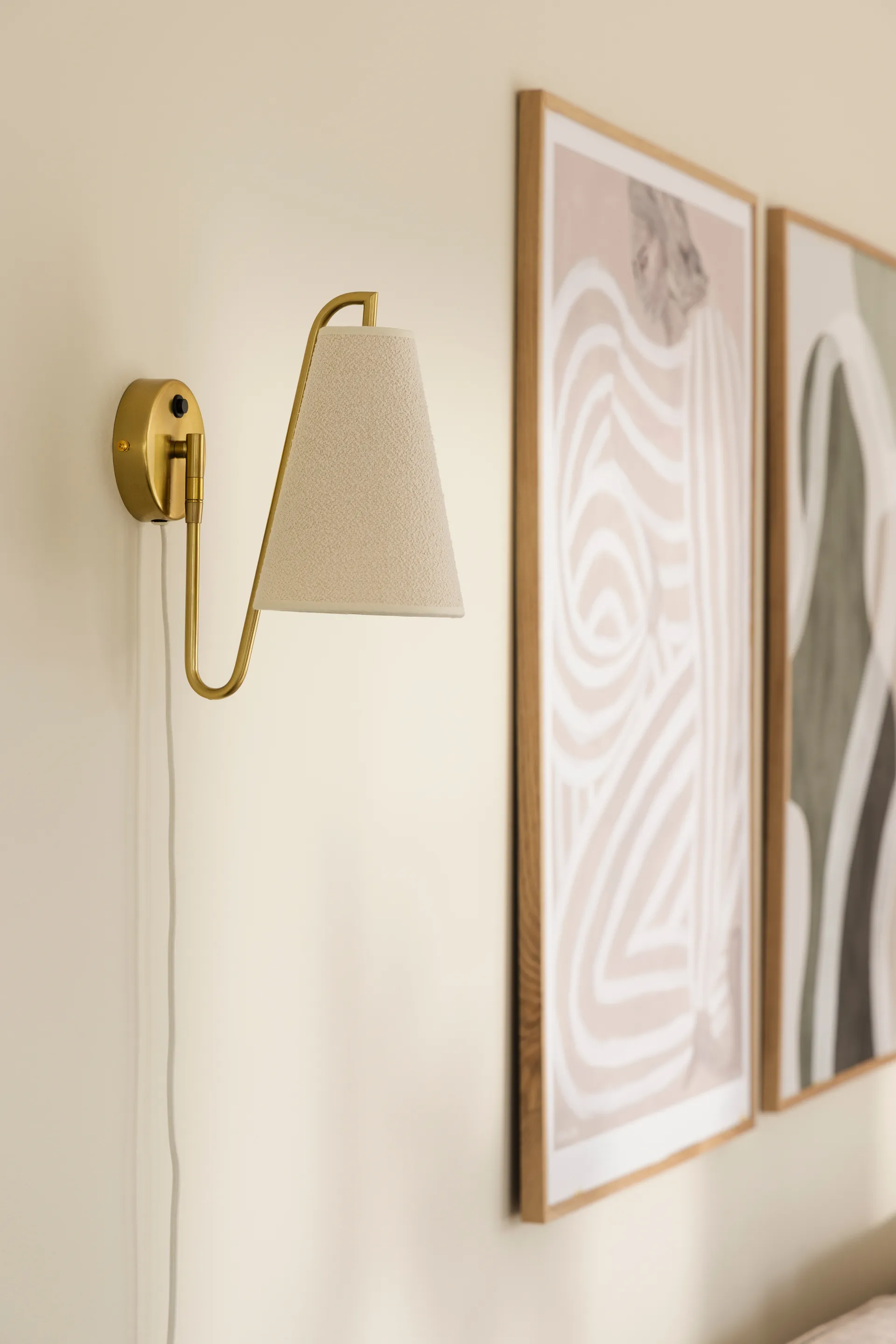 루 벽 조명, Bouclé white-brushed brass Globen Lighting | 글로벤라이팅