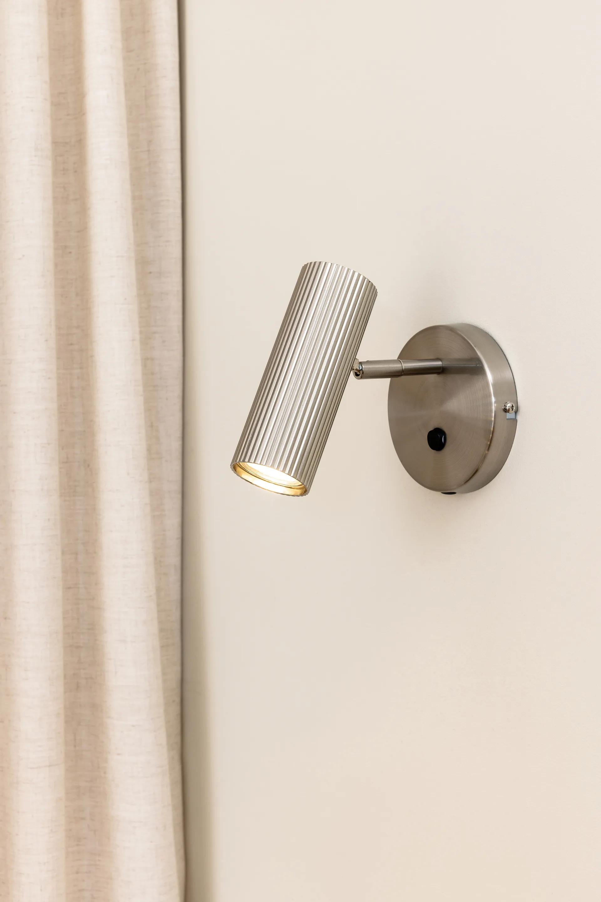 허블 벽 조명, Brushed steel Globen Lighting | 글로벤라이팅