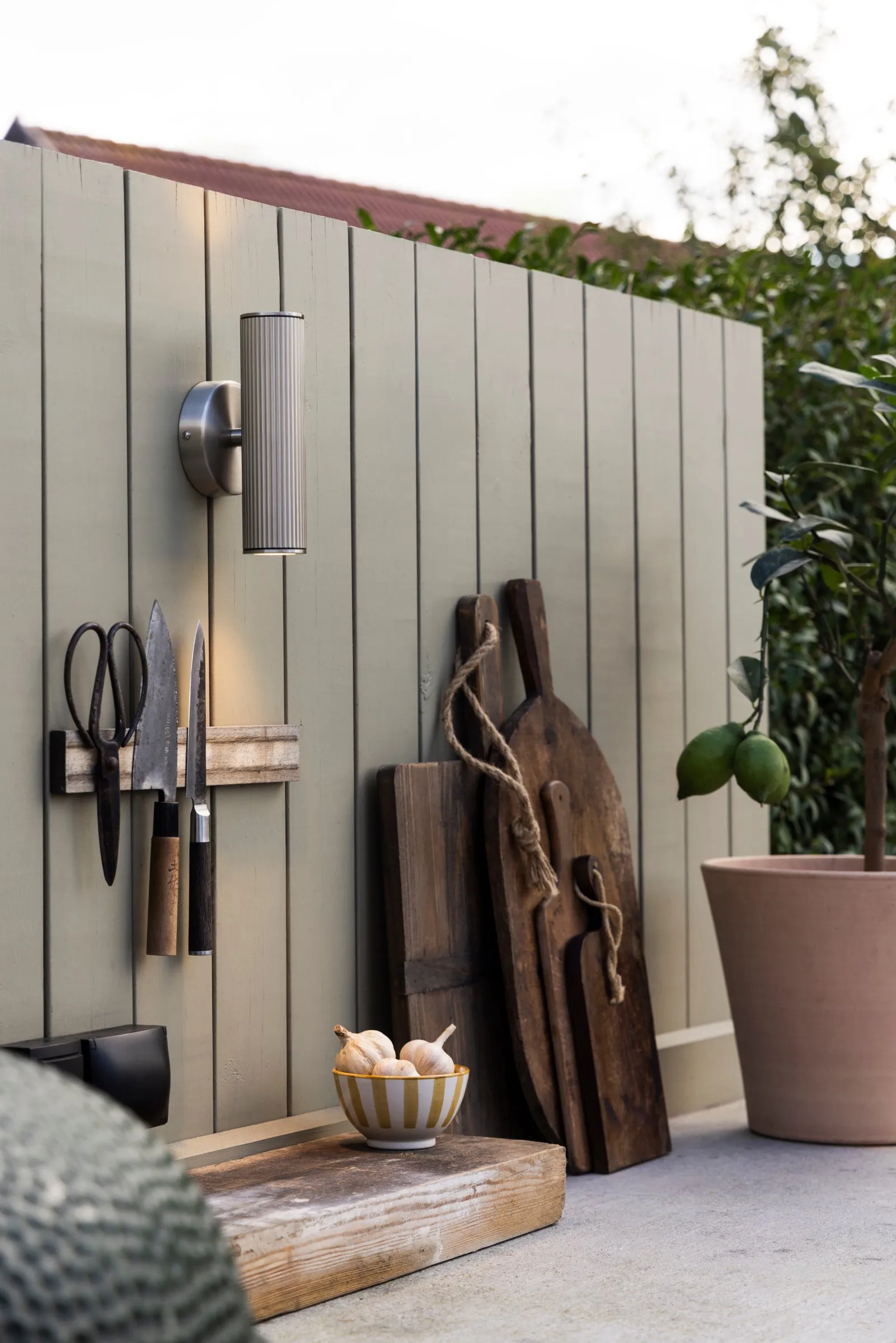 허블 업/다운 파사드 벽 조명, Brushed steel Globen Lighting | 글로벤라이팅