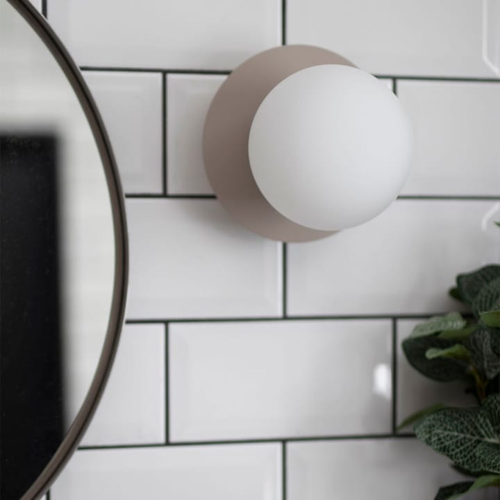 아트 데코 IP44 벽 조명, Smoke/brushed brass Globen Lighting | 글로벤라이팅