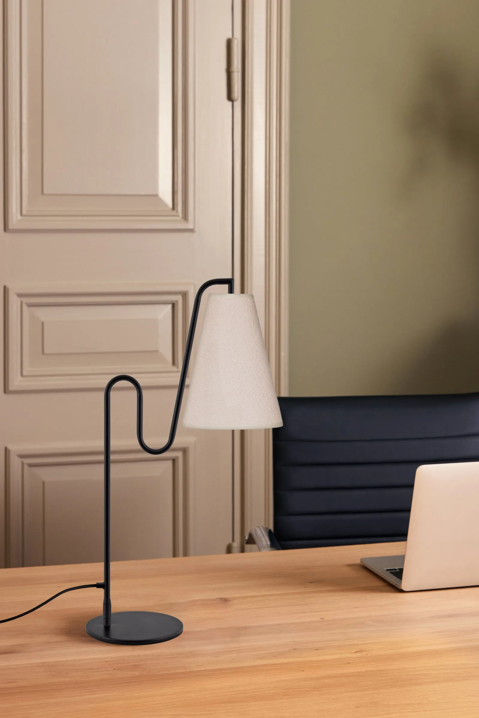 루 테이블 조명, White bouclé-black Globen Lighting | 글로벤라이팅