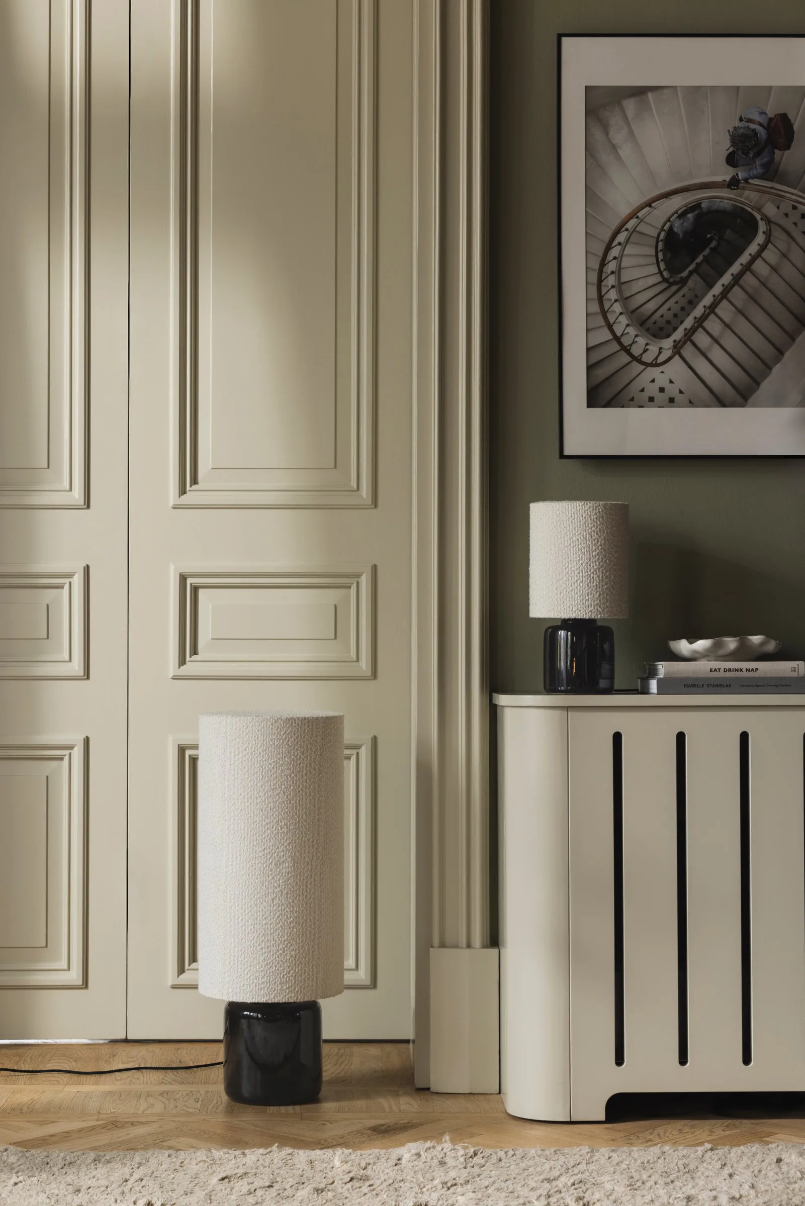 플로리안 플로어 조명, White bouclé/black, Ø30x80 cm Globen Lighting | 글로벤라이팅