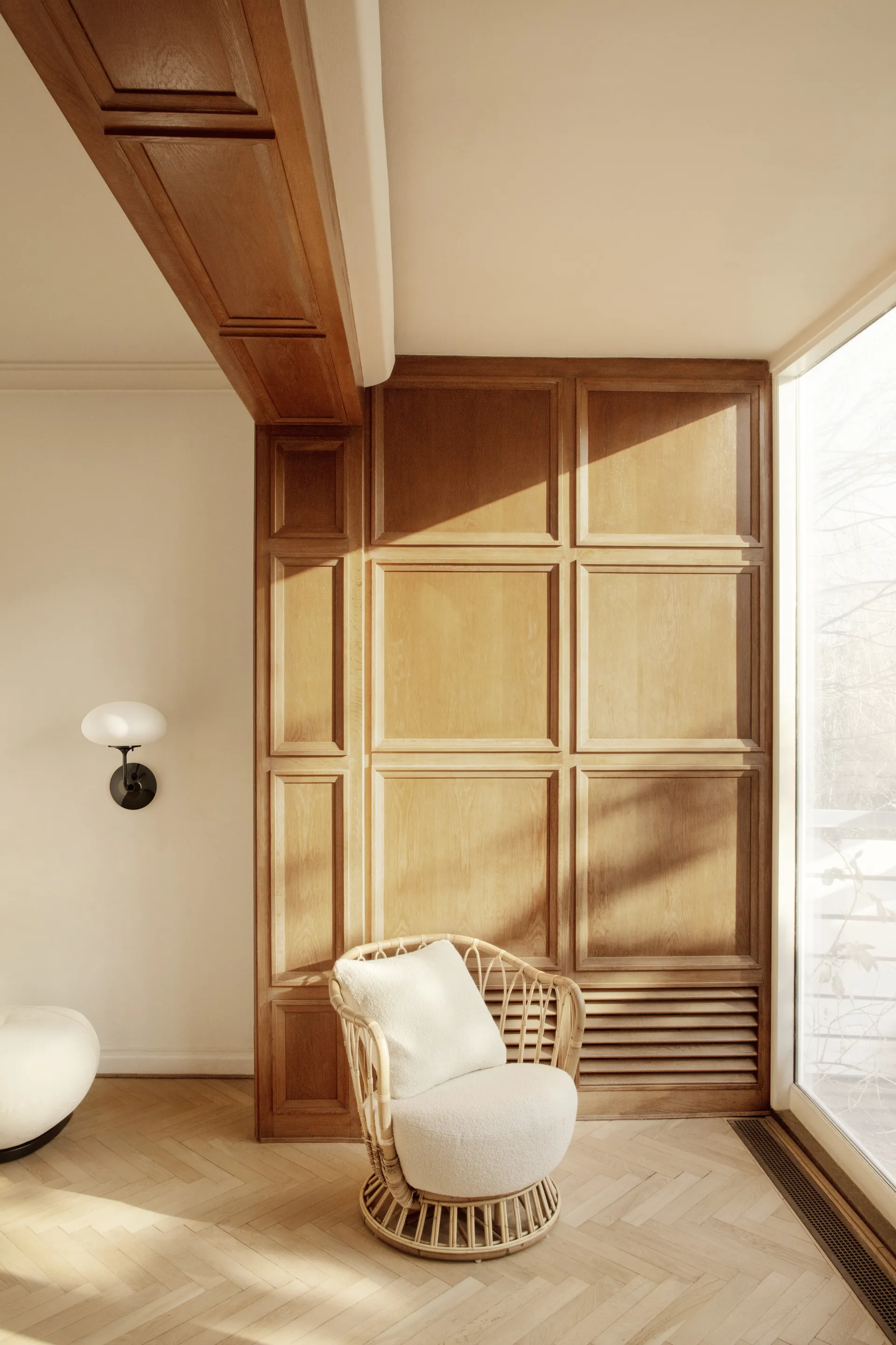 스템라이트 벽 조명, Black chrome-frosted glass GUBI | 구비