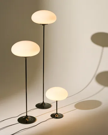 스템라이트 플로어 조명 - Black Chrome-Opal Glass, 110 cm - GUBI | 구비