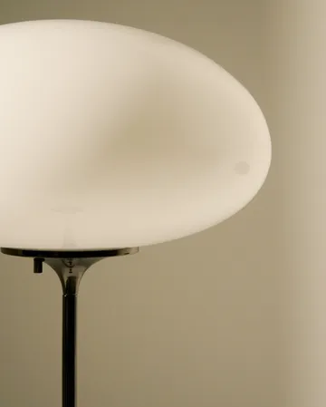스템라이트 플로어 조명 - Black Chrome-Opal Glass, 150 cm - GUBI | 구비