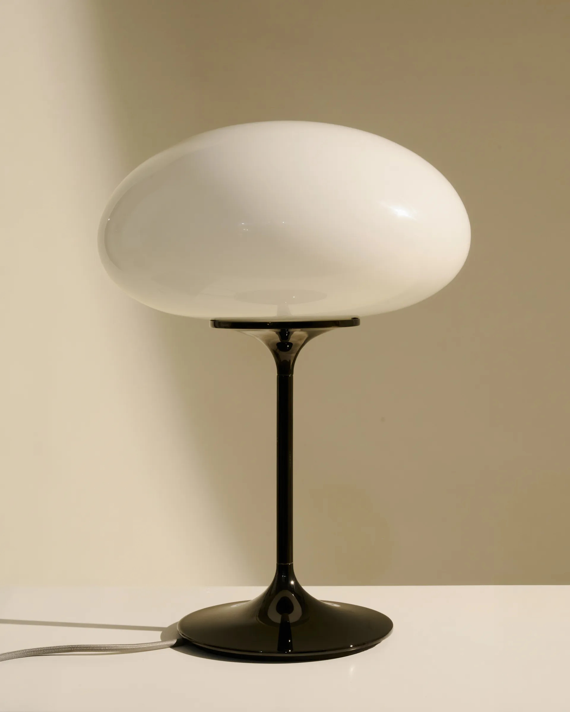 스템라이트 테이블 조명, Black Chrome-Opal Glass, 42 cm GUBI | 구비