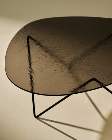 페드레라 커피테이블 - Black semi-matte—bronze textured glass - GUBI | 구비