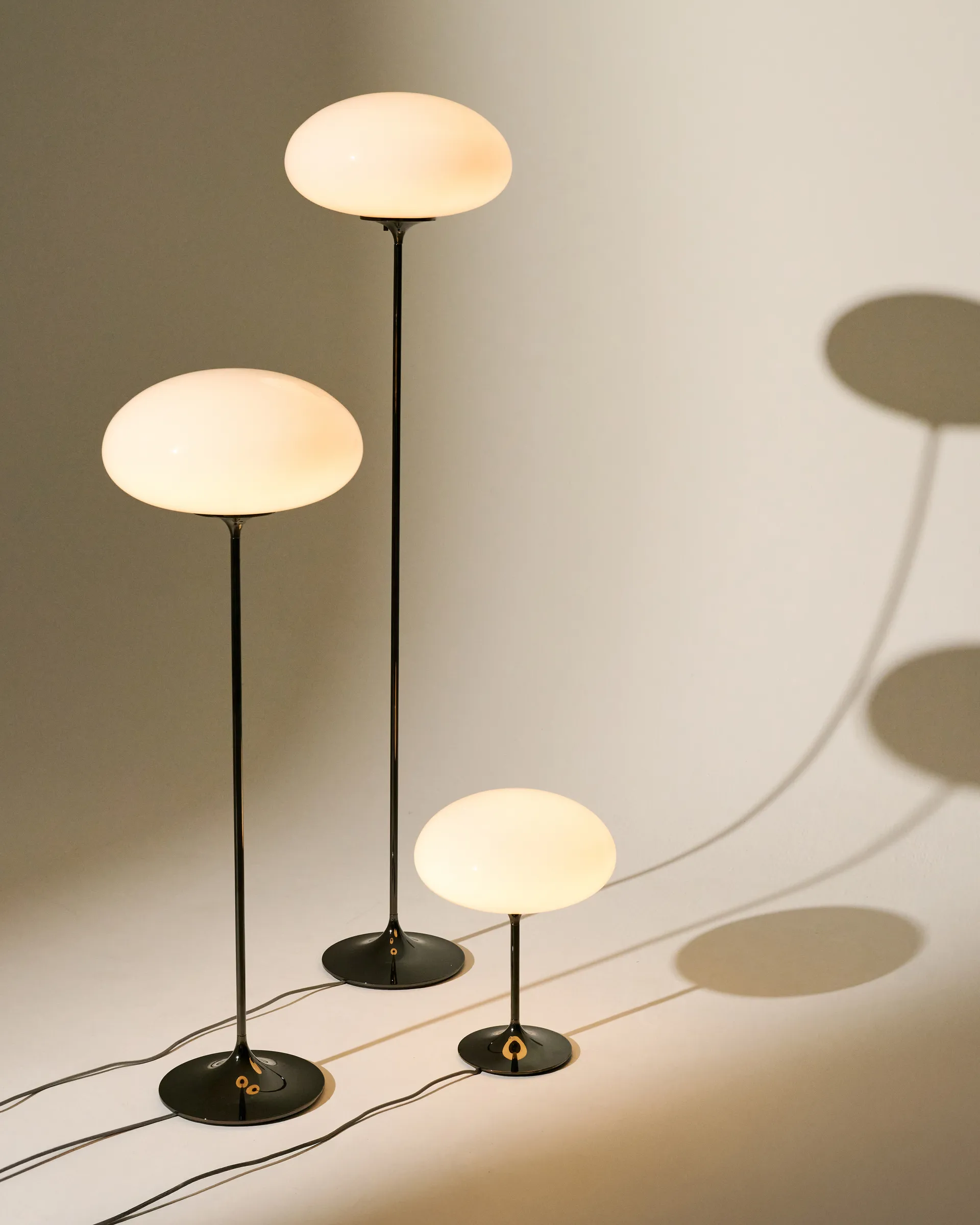 스템라이트 플로어 조명, Pebble Grey-Opal Glass, 150 cm GUBI | 구비