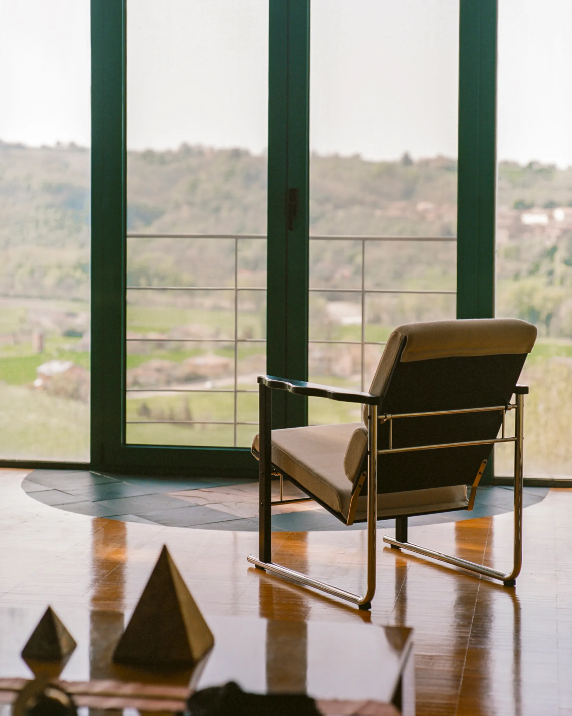 익스페리먼트 501 라운지 체어, Green-black leather Hem | 헴