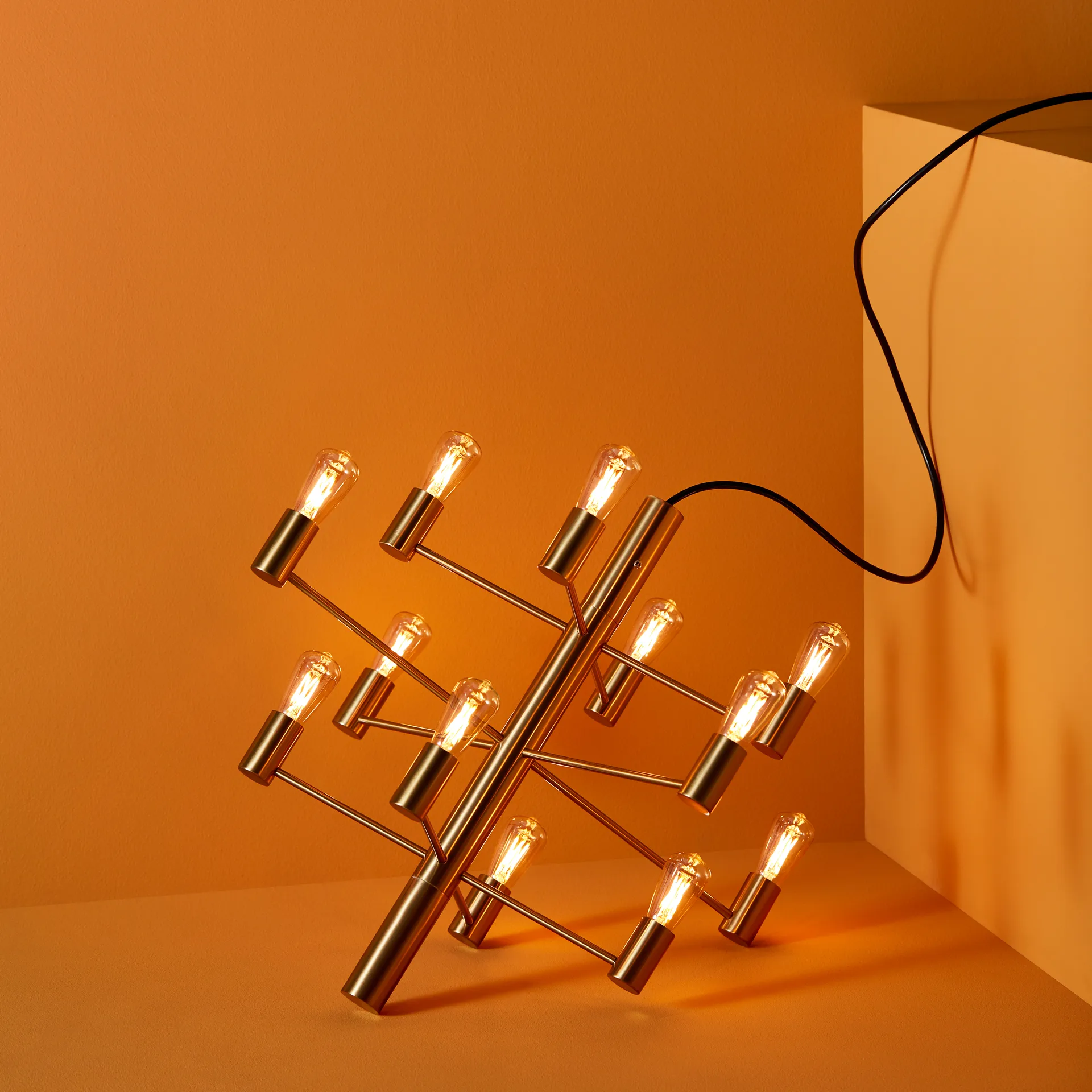 마놀라 12 샹들리에 펜던트 조명, satin brass Herstal | 허스탈