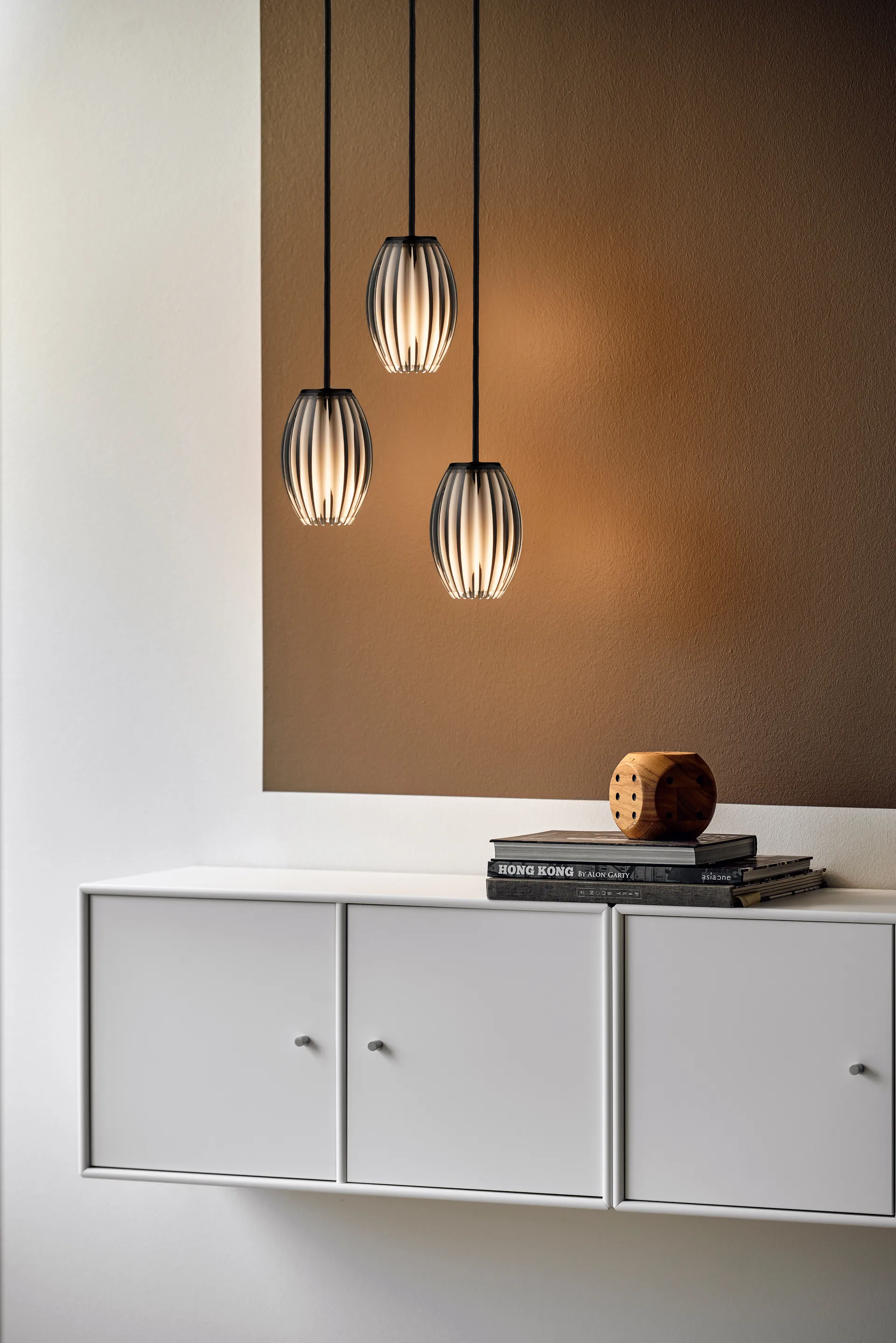 텐타클 펜던트 미듐, Black-Smoked Herstal | 허스탈