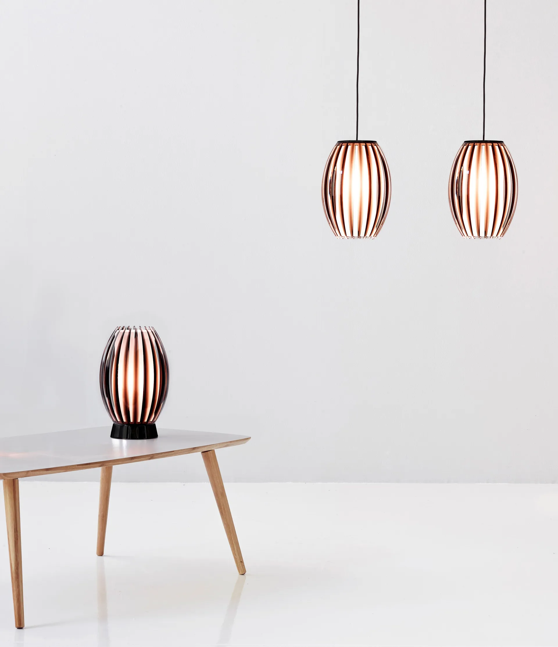 텐타클 테이블 조명 M 34 cm, Black-Smoked Herstal | 허스탈