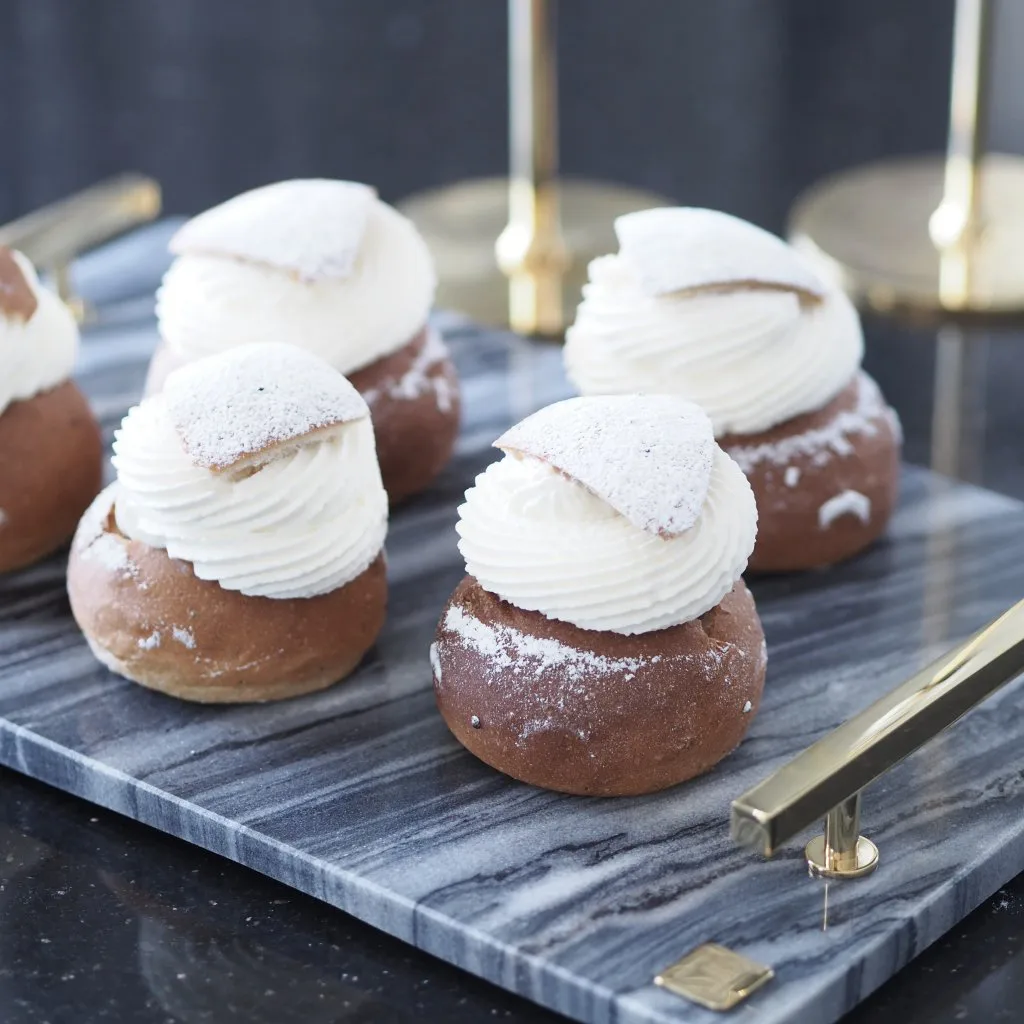 힐케 콜렉션 트레이 40.5x25.5 cm, grey marble-solid brass Hilke Collection | 힐케 콜렉션